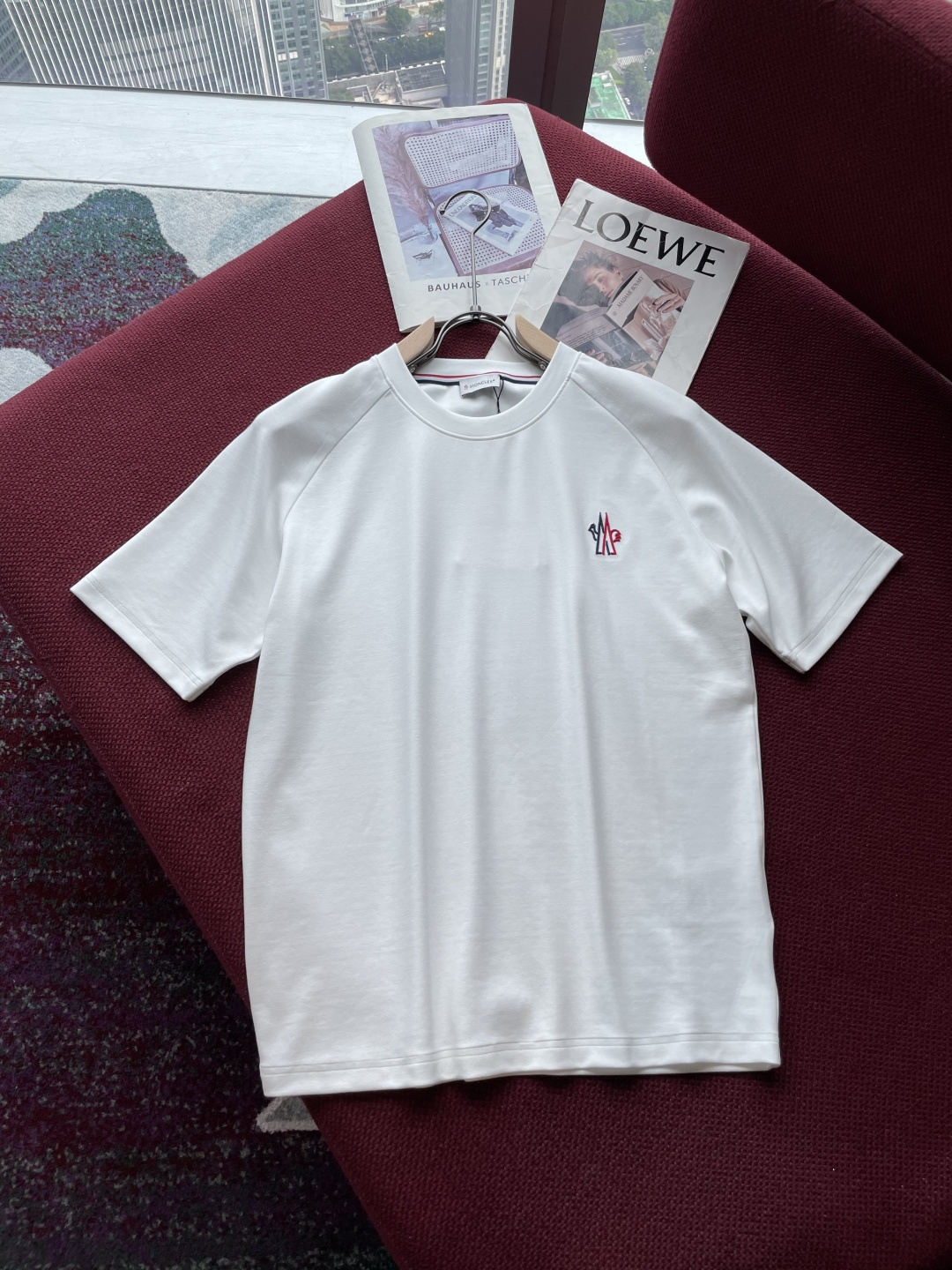 蒙口 2025秋冬 男士短袖 专柜的最经典系列 最简单基础的经典款 很简单 重点看面料这次我们拿到的原厂