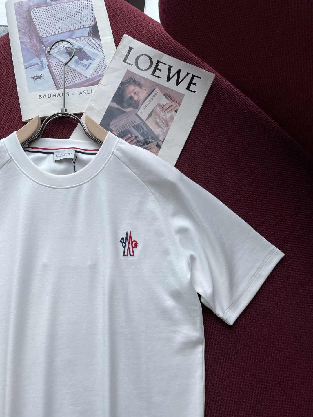 蒙口 2025秋冬 男士短袖 专柜的最经典系列 最简单基础的经典款 很简单 重点看面料这次我们拿到的原厂