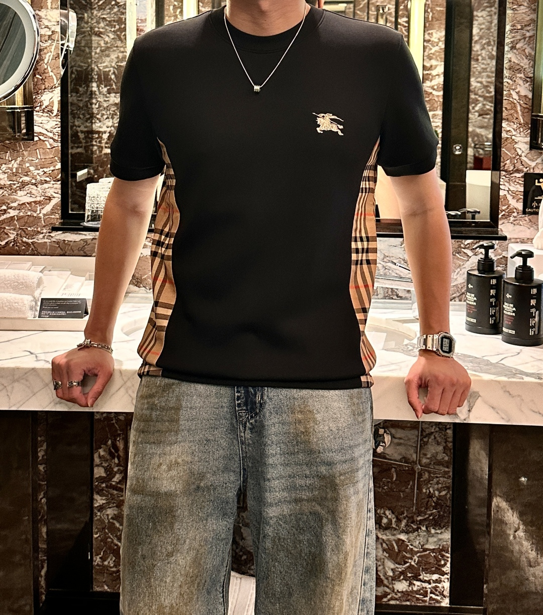 Bur 2025秋冬 男士短袖 专柜的最经典系列 最简单基础的经典款 很简单 重点看面料这次我们拿到的原