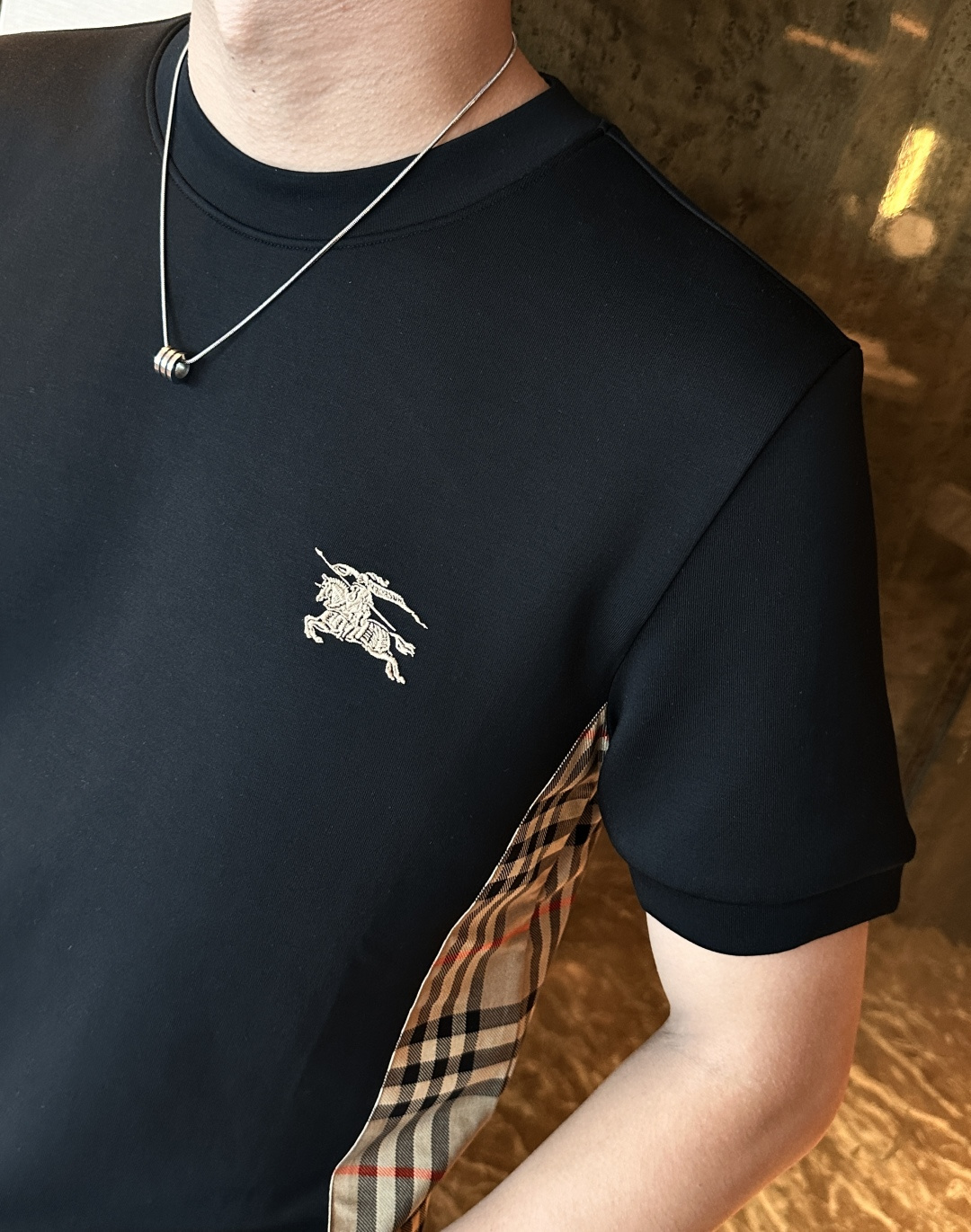 Bur 2025秋冬 男士短袖 专柜的最经典系列 最简单基础的经典款 很简单 重点看面料这次我们拿到的原