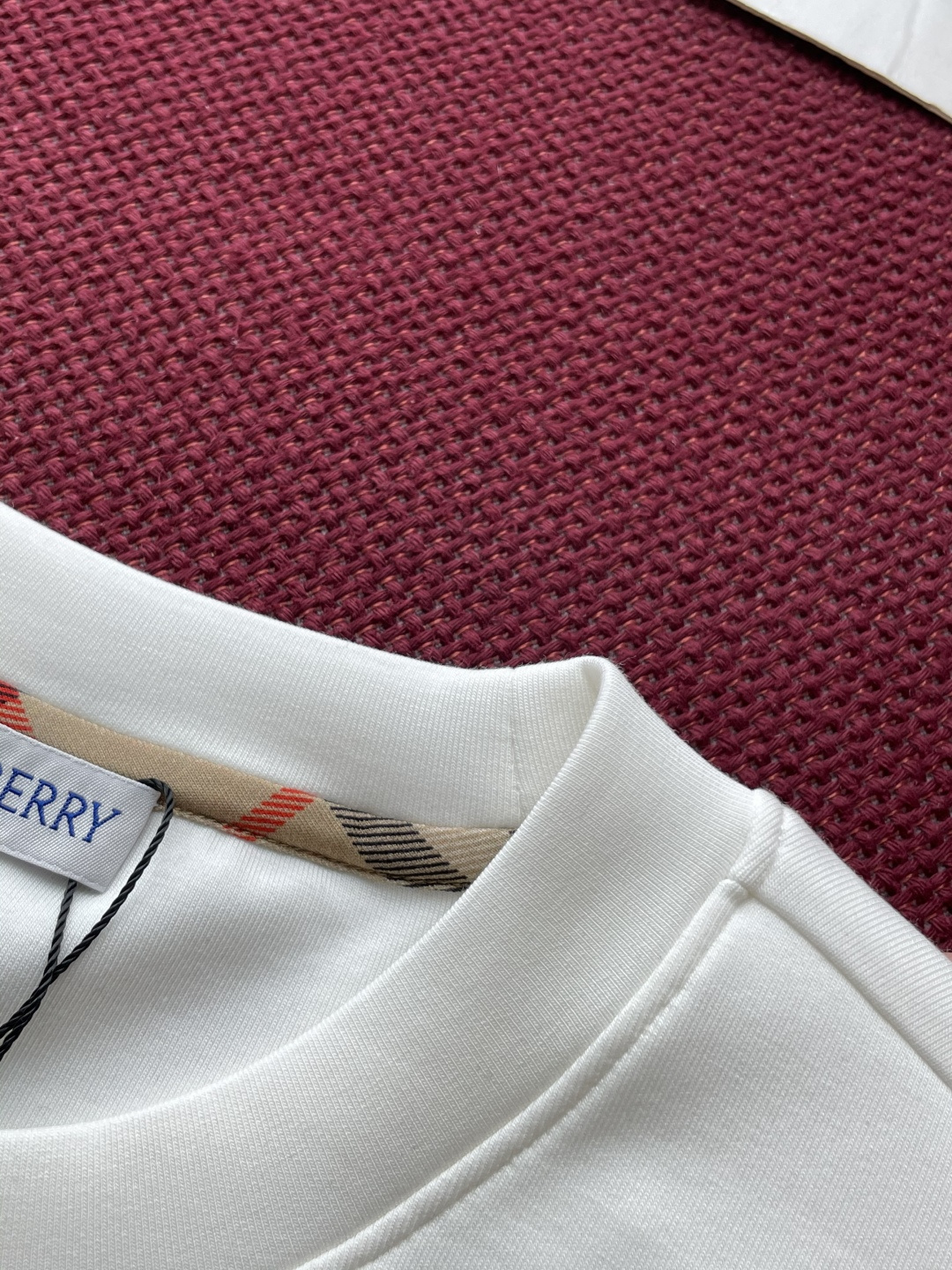 Bur 2025秋冬 男士短袖 专柜的最经典系列 最简单基础的经典款 很简单 重点看面料这次我们拿到的原