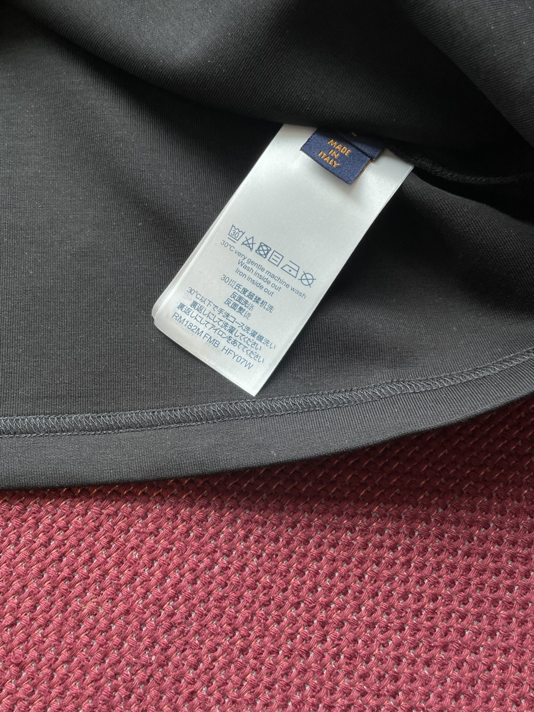 Lv 2025秋冬 男士短袖 专柜的最经典系列 最简单基础的经典款 很简单 重点看面料这次我们拿到的原厂