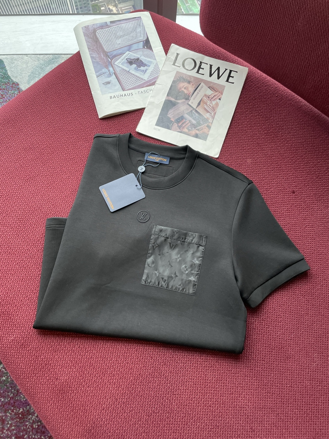 Lv 2025秋冬 男士短袖 专柜的最经典系列 最简单基础的经典款 很简单 重点看面料这次我们拿到的原厂