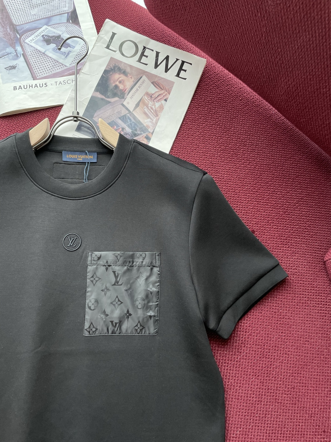 Lv 2025秋冬 男士短袖 专柜的最经典系列 最简单基础的经典款 很简单 重点看面料这次我们拿到的原厂