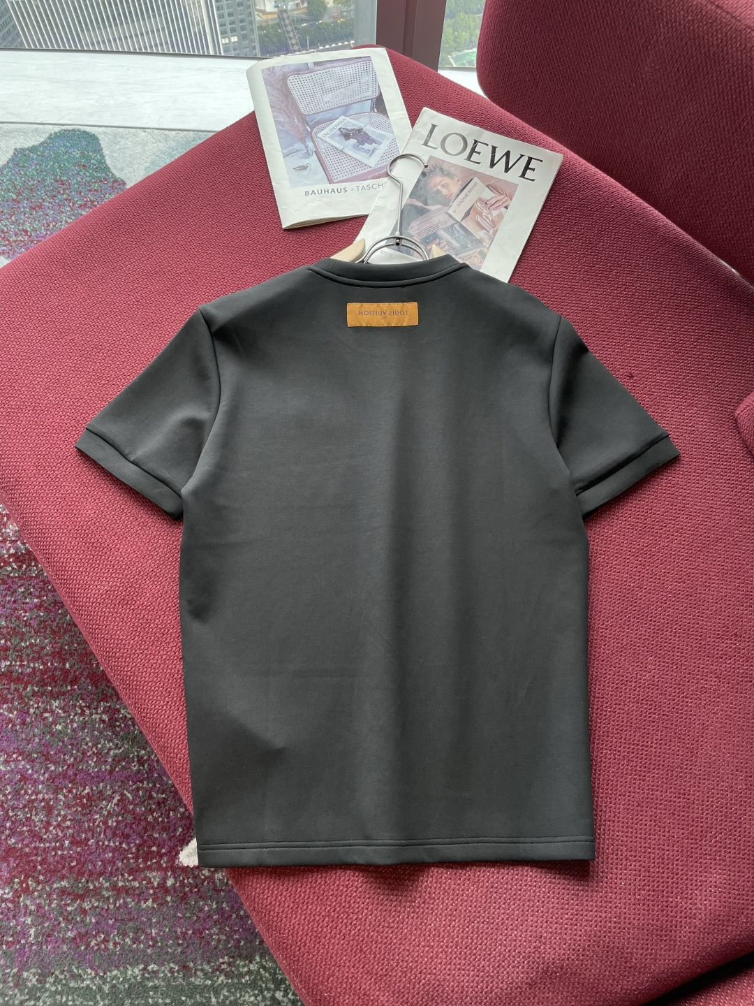 Lv 2025秋冬 男士短袖 专柜的最经典系列 最简单基础的经典款 很简单 重点看面料这次我们拿到的原厂