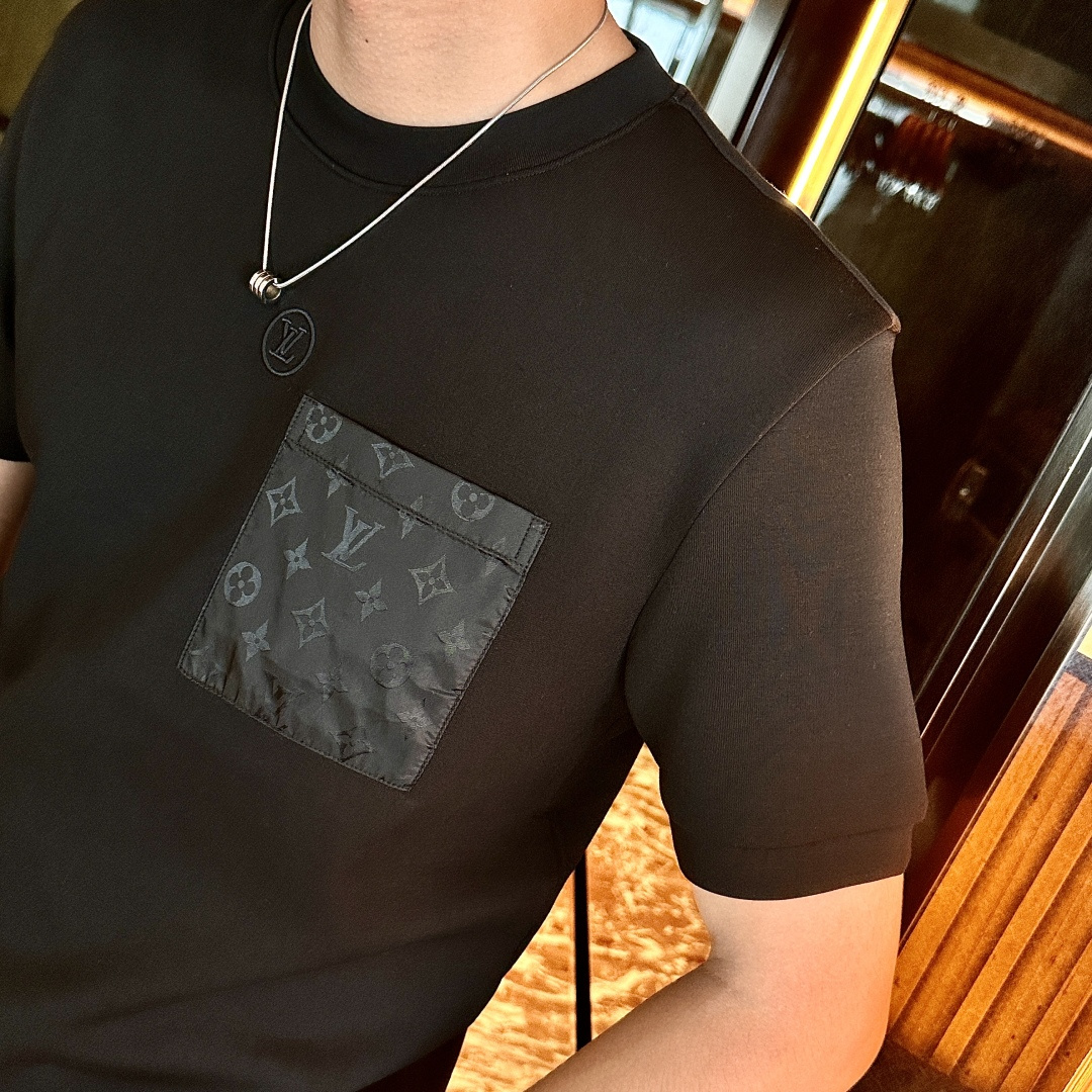 Lv 2025秋冬 男士短袖 专柜的最经典系列 最简单基础的经典款 很简单 重点看面料这次我们拿到的原厂