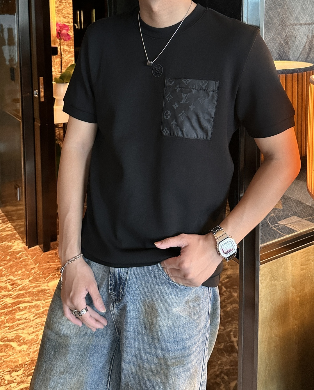 Lv 2025秋冬 男士短袖 专柜的最经典系列 最简单基础的经典款 很简单 重点看面料这次我们拿到的原厂