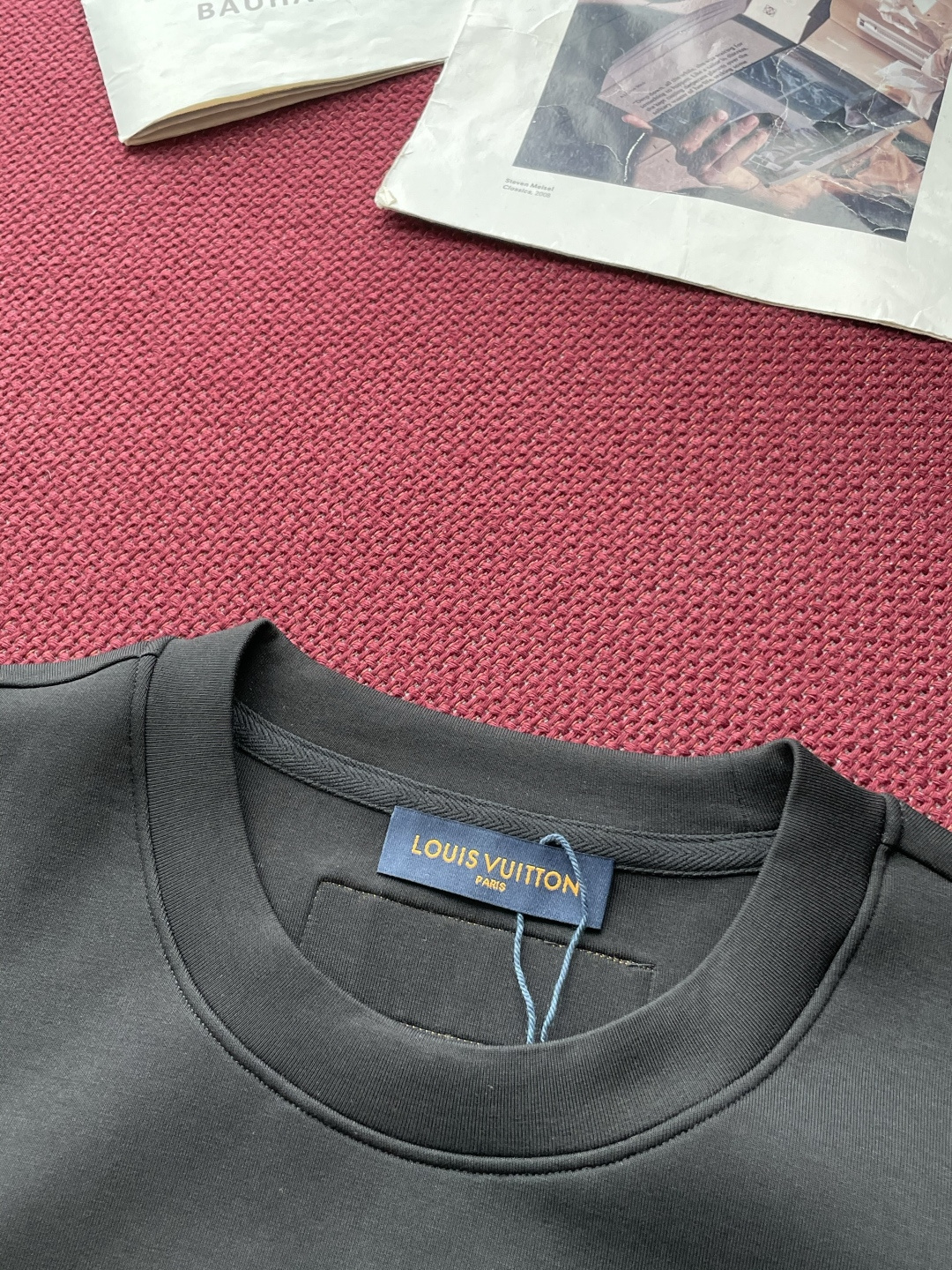 Lv 2025秋冬 男士短袖 专柜的最经典系列 最简单基础的经典款 很简单 重点看面料这次我们拿到的原厂