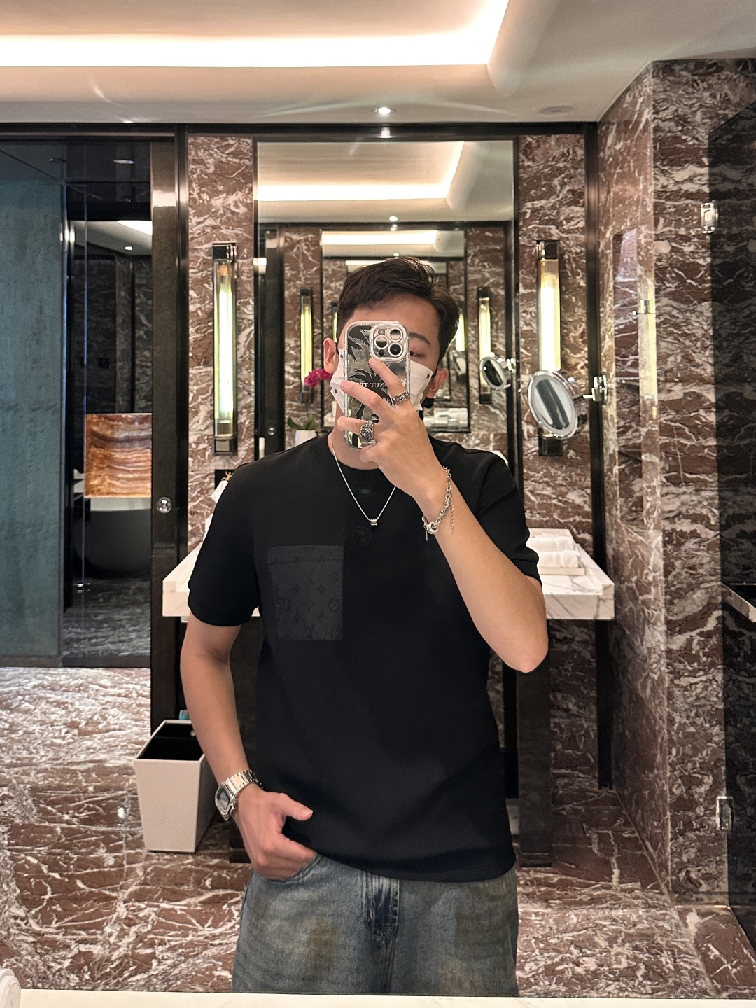 Lv 2025秋冬 男士短袖 专柜的最经典系列 最简单基础的经典款 很简单 重点看面料这次我们拿到的原厂