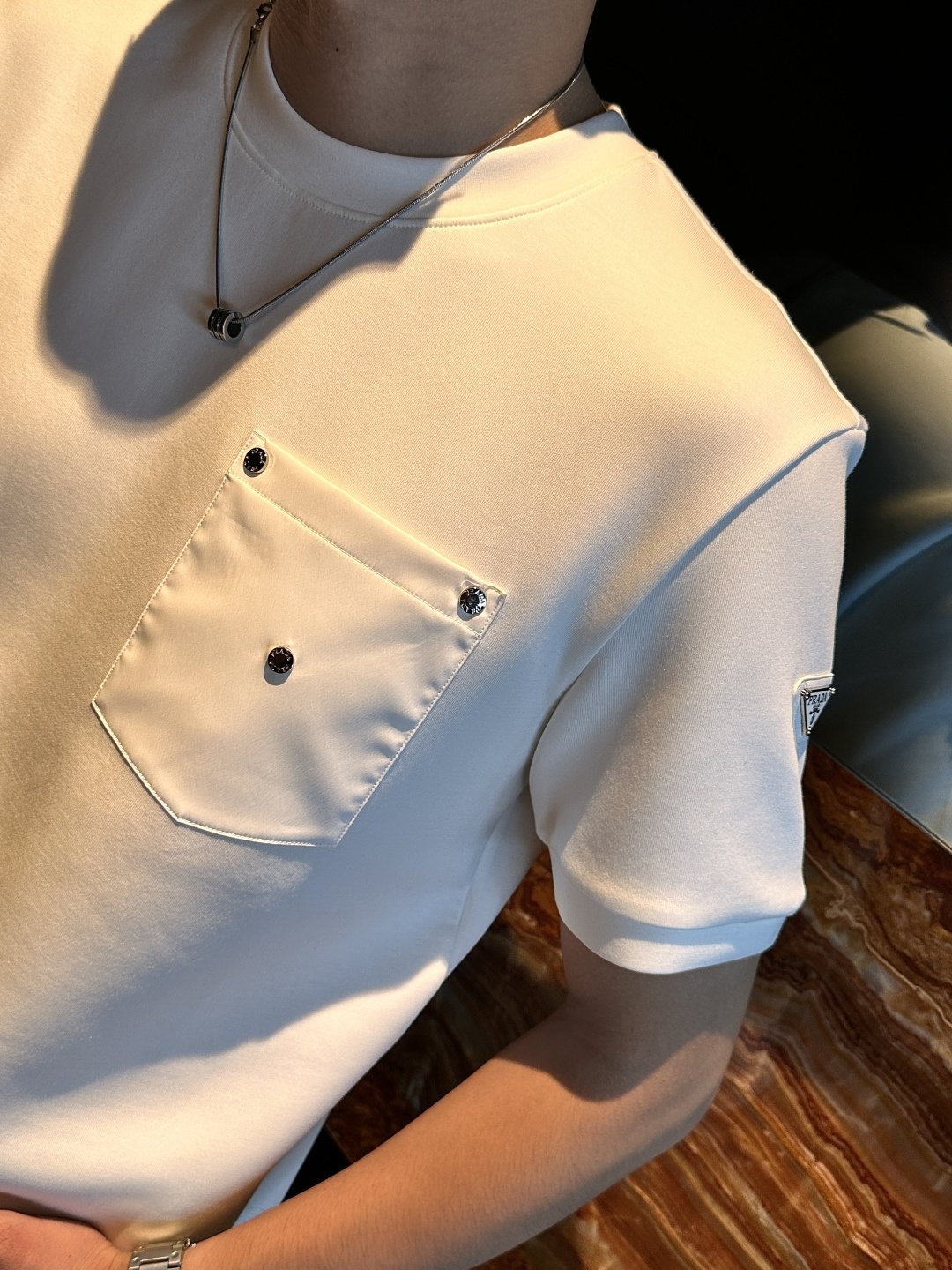 Prad 2025秋冬 男士短袖 专柜的最经典系列 最简单基础的经典款 很简单 重点看面料这次我们拿到的