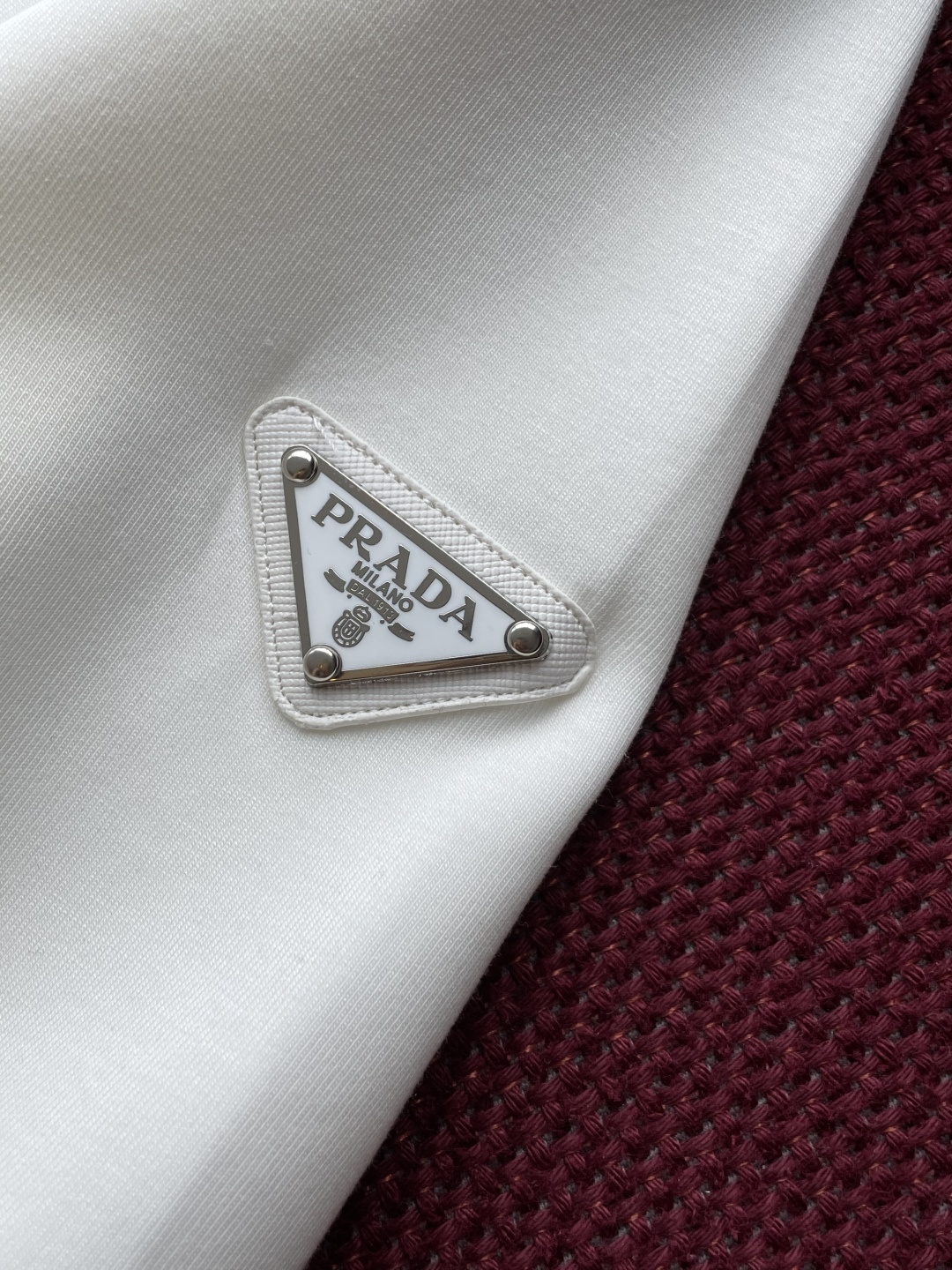 Prad 2025秋冬 男士短袖 专柜的最经典系列 最简单基础的经典款 很简单 重点看面料这次我们拿到的