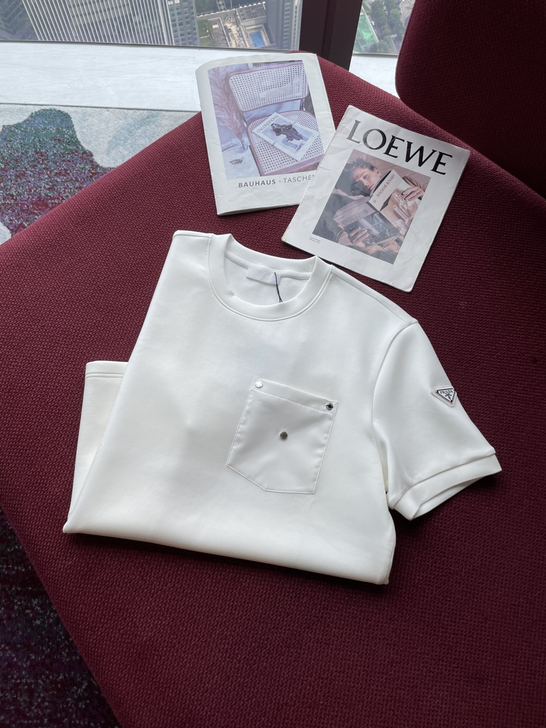 Prad 2025秋冬 男士短袖 专柜的最经典系列 最简单基础的经典款 很简单 重点看面料这次我们拿到的