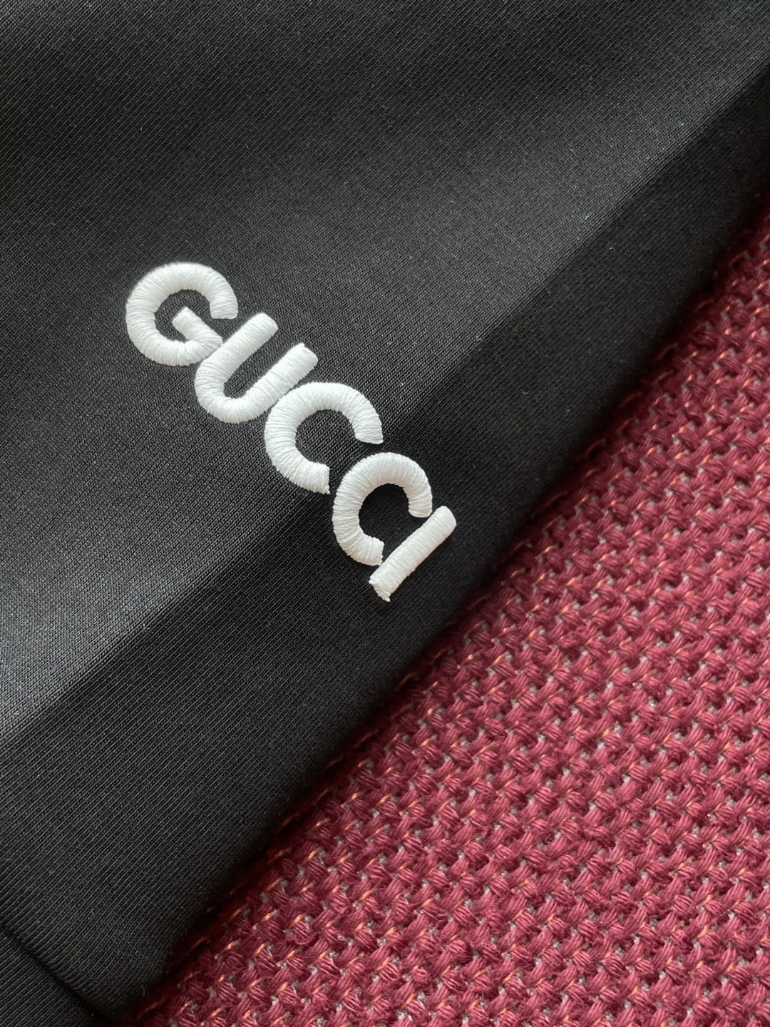 Gucc 2025秋冬 男士短袖 专柜的最经典系列 最简单基础的经典款 很简单 重点看面料这次我们拿到的