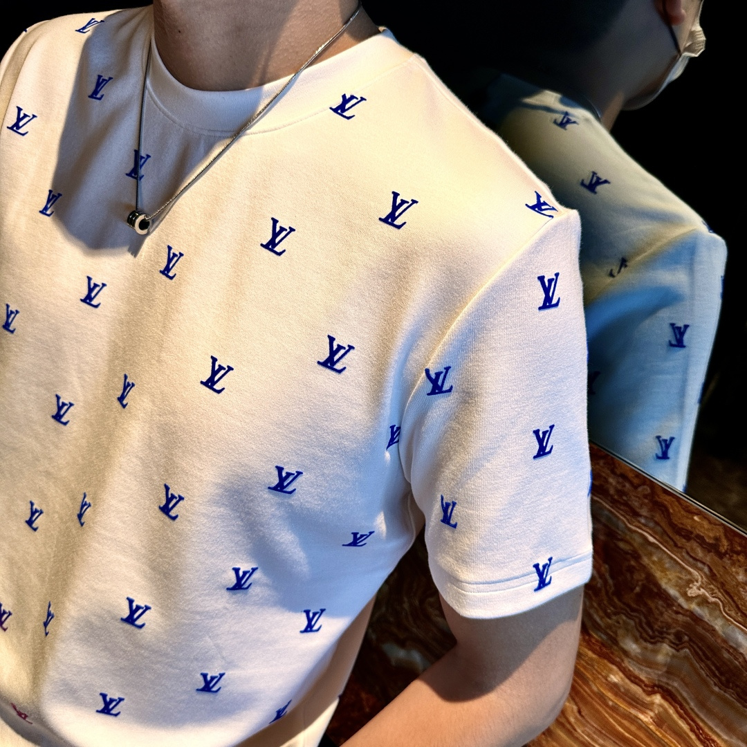 Lv 2025秋冬 男士短袖 专柜的最经典系列 最简单基础的经典款 很简单 重点看面料这次我们拿到的原厂