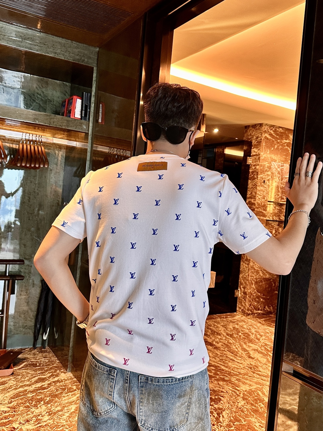 Lv 2025秋冬 男士短袖 专柜的最经典系列 最简单基础的经典款 很简单 重点看面料这次我们拿到的原厂