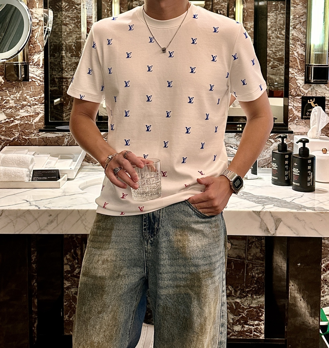 Lv 2025秋冬 男士短袖 专柜的最经典系列 最简单基础的经典款 很简单 重点看面料这次我们拿到的原厂