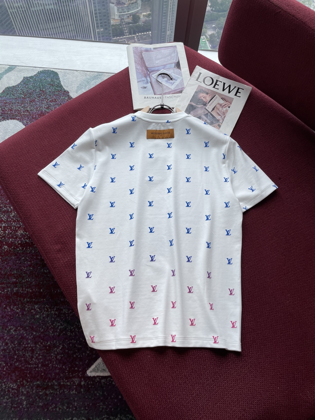 Lv 2025秋冬 男士短袖 专柜的最经典系列 最简单基础的经典款 很简单 重点看面料这次我们拿到的原厂