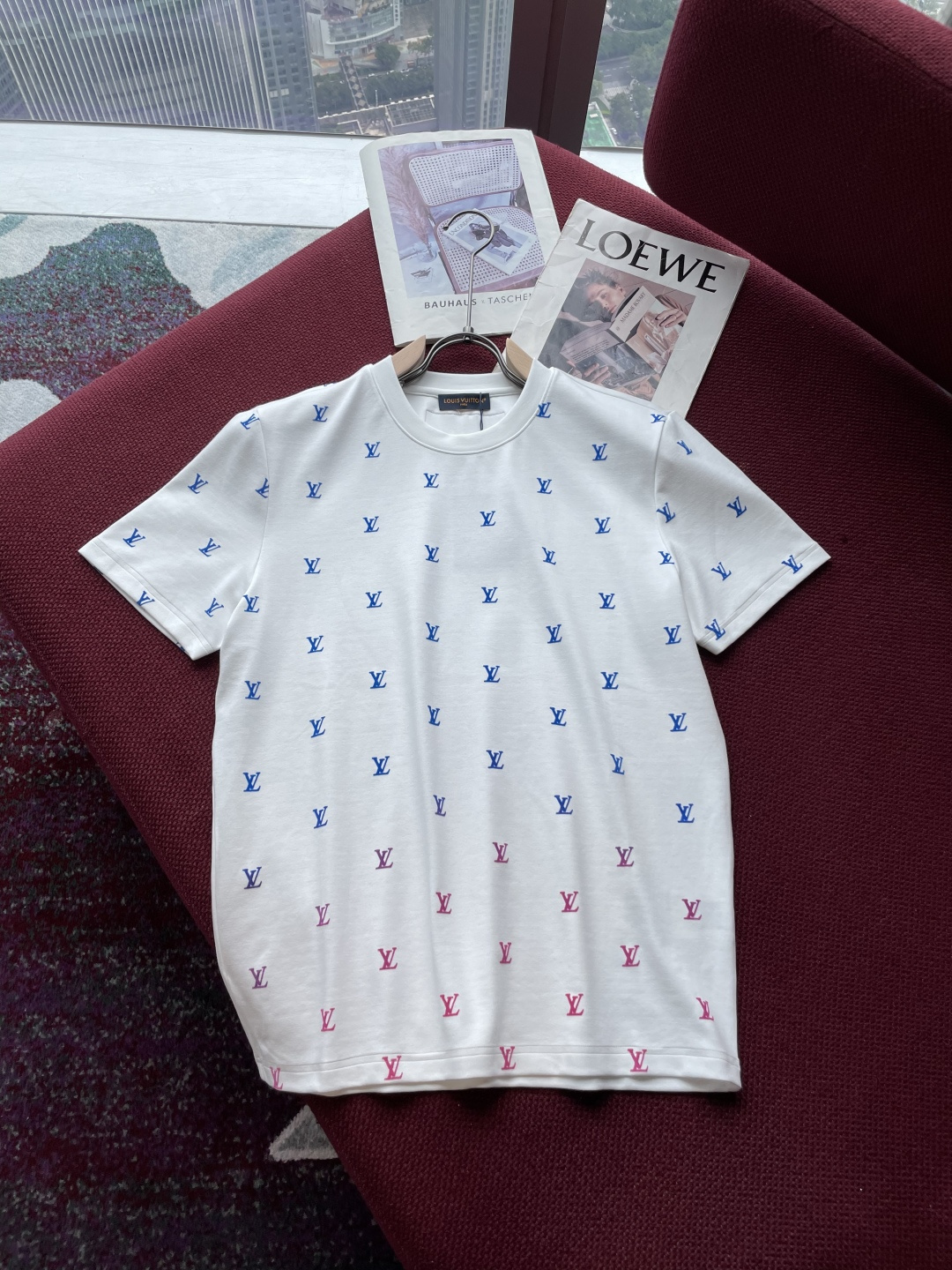 Lv 2025秋冬 男士短袖 专柜的最经典系列 最简单基础的经典款 很简单 重点看面料这次我们拿到的原厂