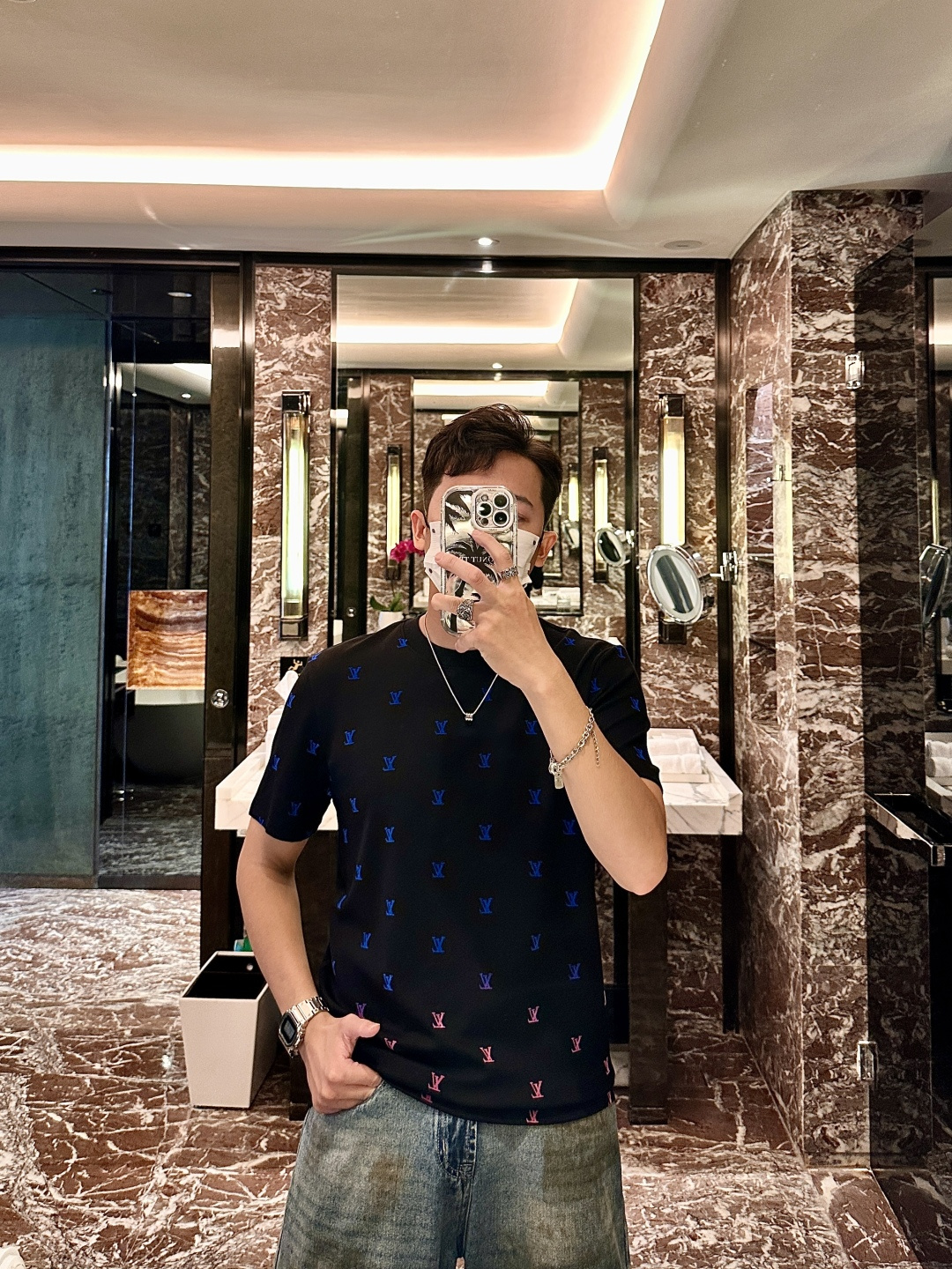 Lv 2025秋冬 男士短袖 专柜的最经典系列 最简单基础的经典款 很简单 重点看面料这次我们拿到的原厂