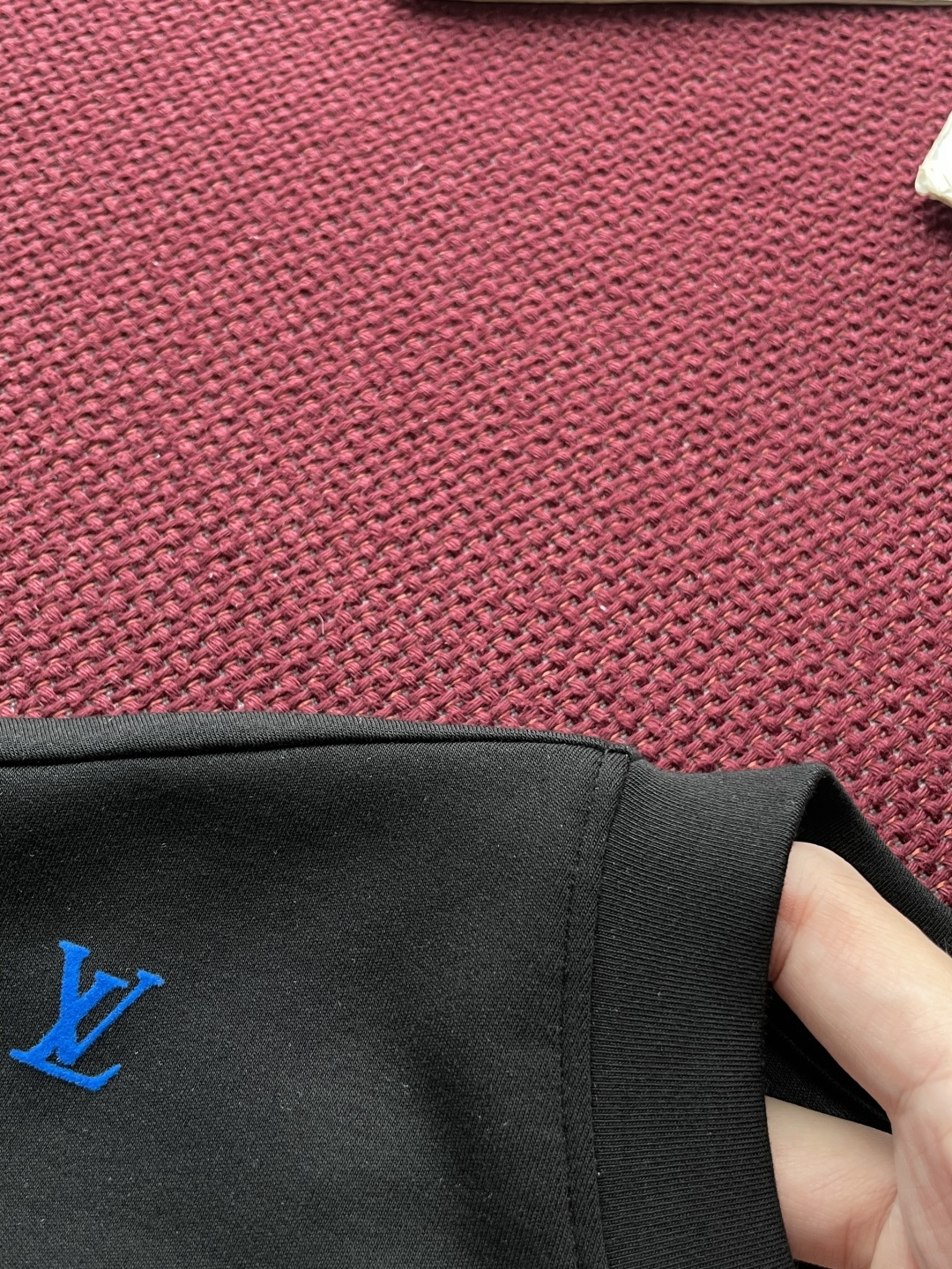 Lv 2025秋冬 男士短袖 专柜的最经典系列 最简单基础的经典款 很简单 重点看面料这次我们拿到的原厂