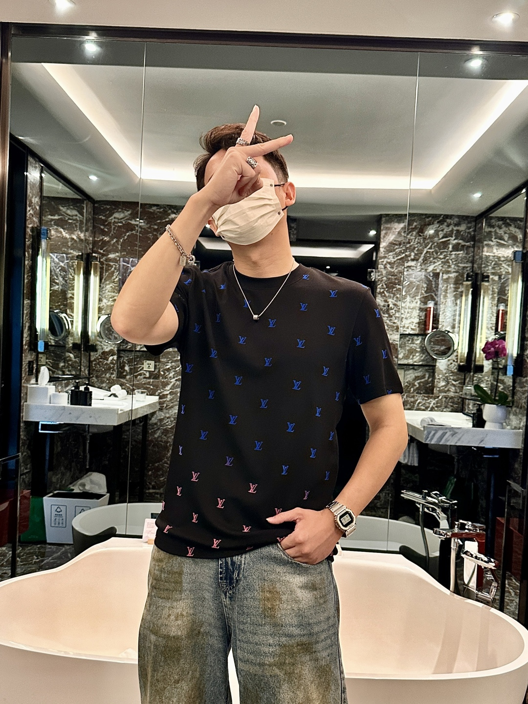 Lv 2025秋冬 男士短袖 专柜的最经典系列 最简单基础的经典款 很简单 重点看面料这次我们拿到的原厂