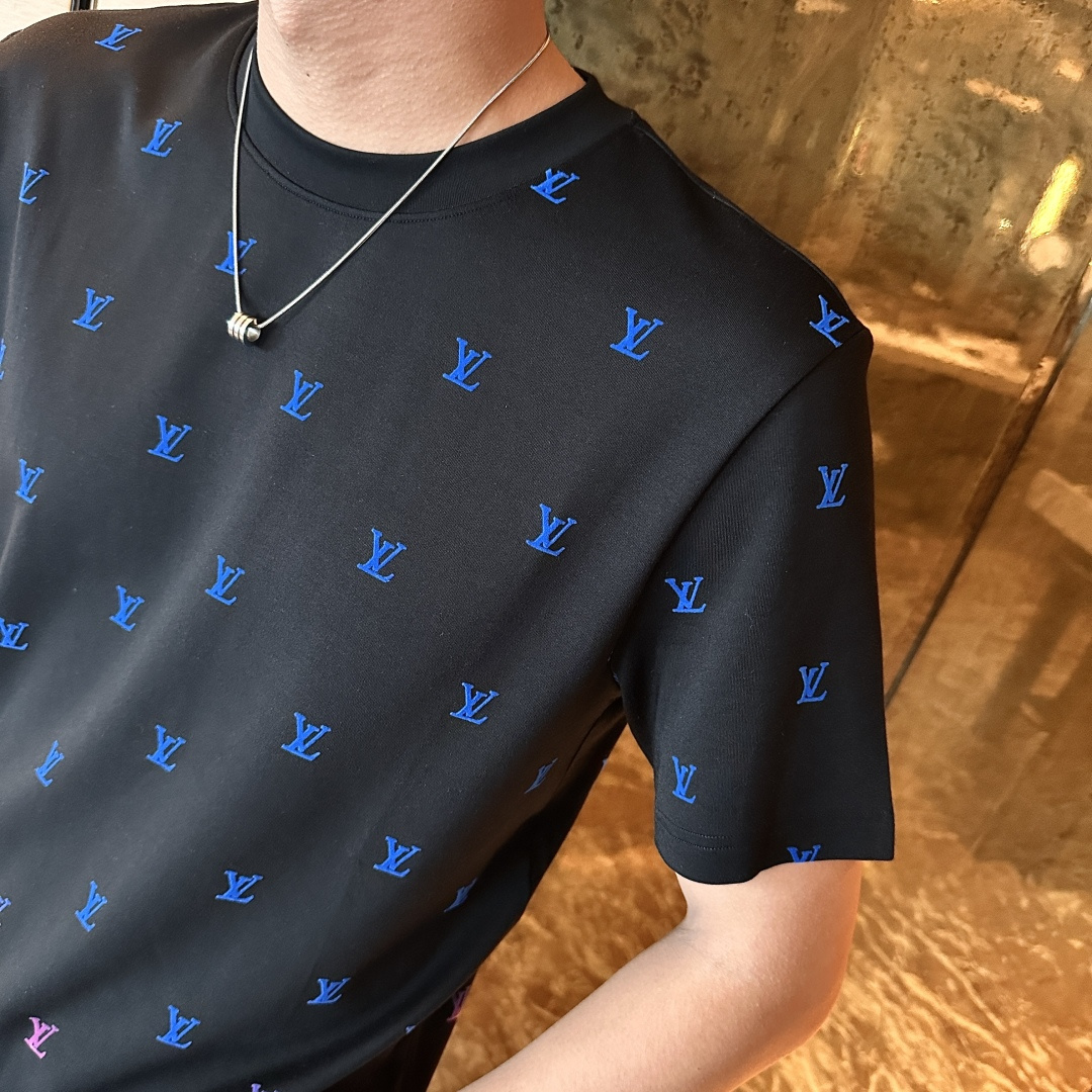 Lv 2025秋冬 男士短袖 专柜的最经典系列 最简单基础的经典款 很简单 重点看面料这次我们拿到的原厂