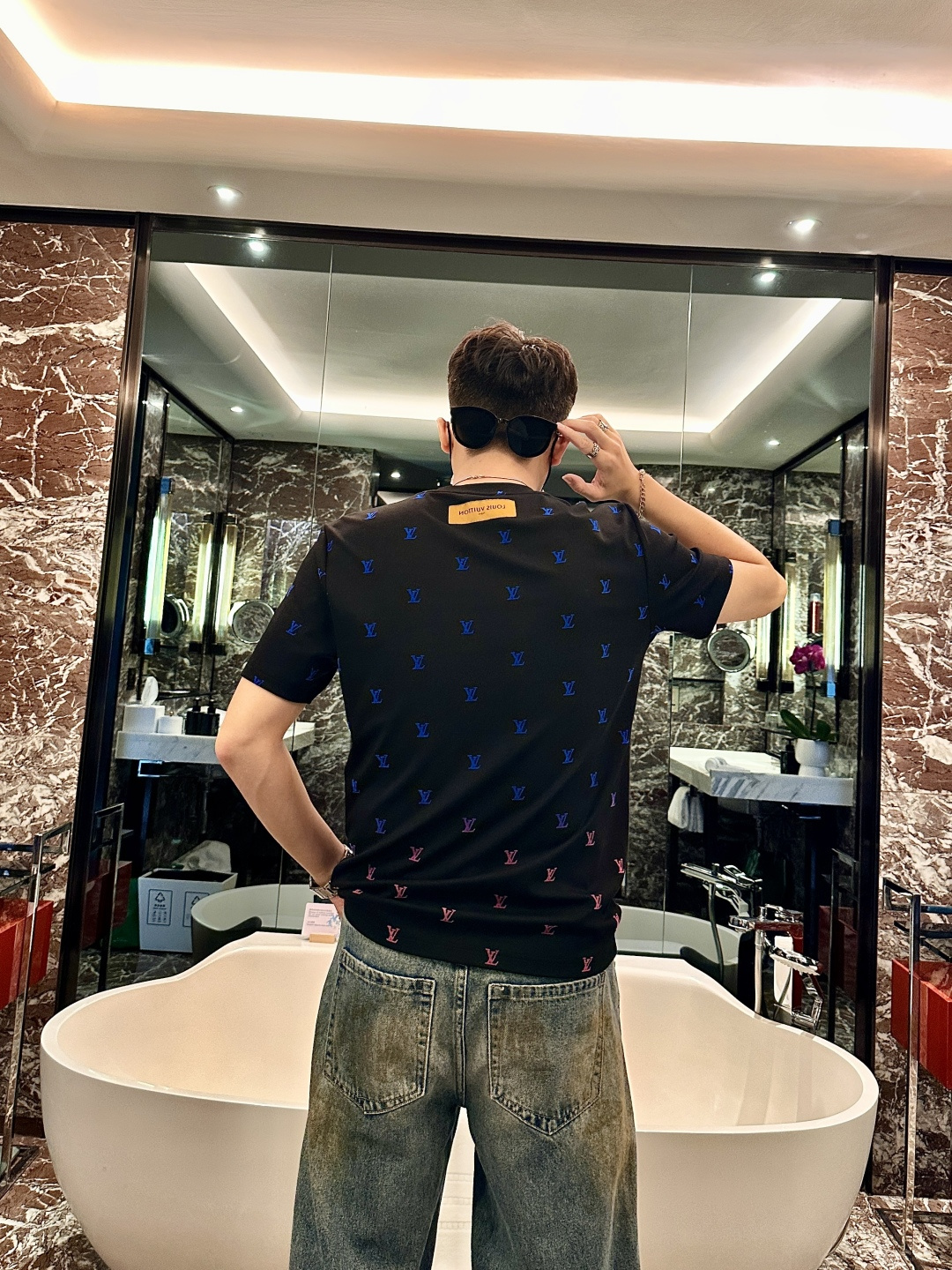Lv 2025秋冬 男士短袖 专柜的最经典系列 最简单基础的经典款 很简单 重点看面料这次我们拿到的原厂
