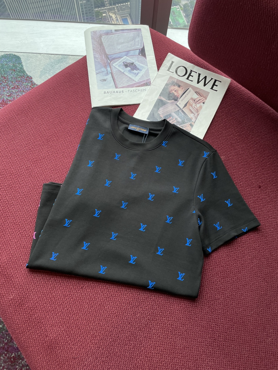 Lv 2025秋冬 男士短袖 专柜的最经典系列 最简单基础的经典款 很简单 重点看面料这次我们拿到的原厂