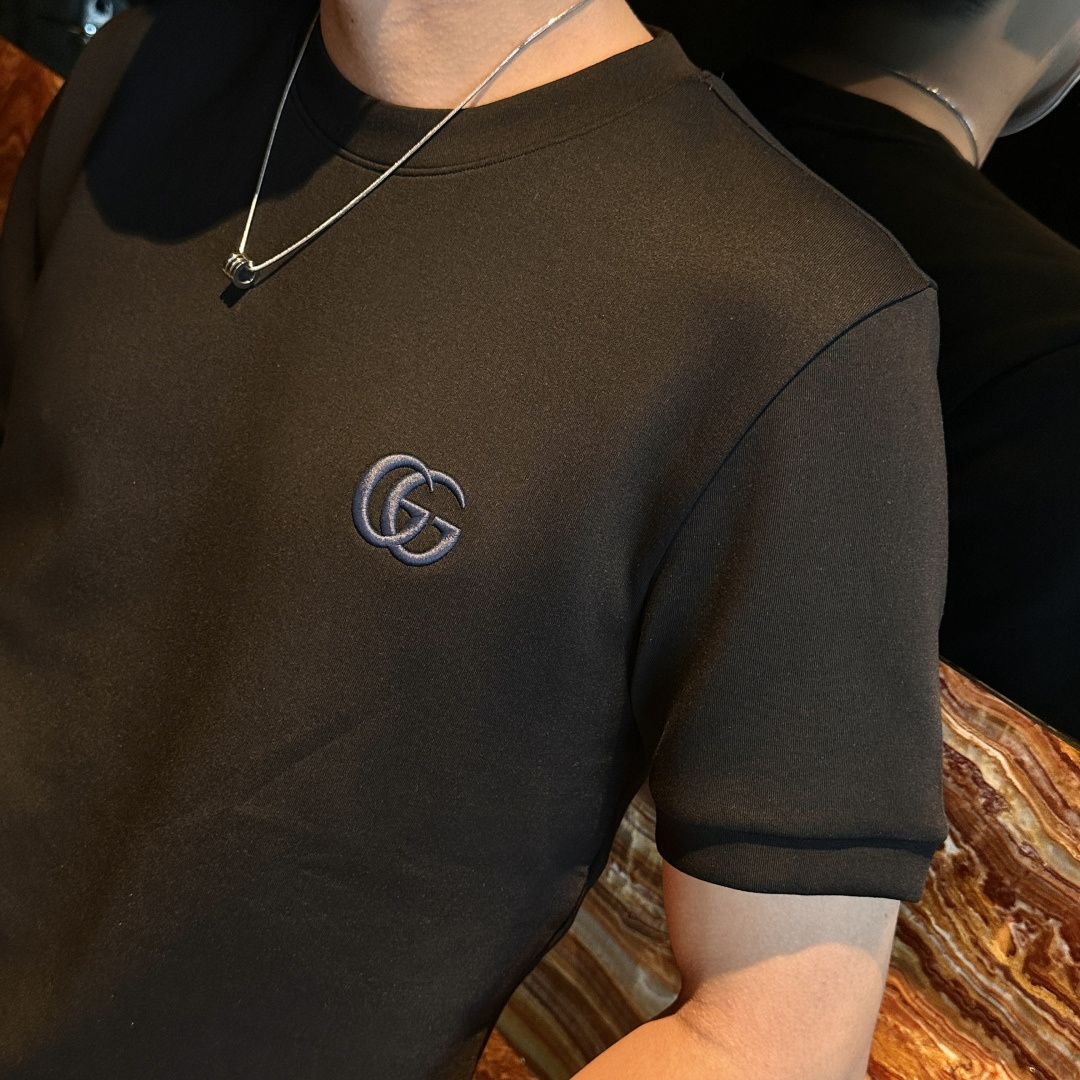 Gucc 2025秋冬 男士短袖 专柜的最经典系列 最简单基础的经典款 很简单 重点看面料这次我们拿到的