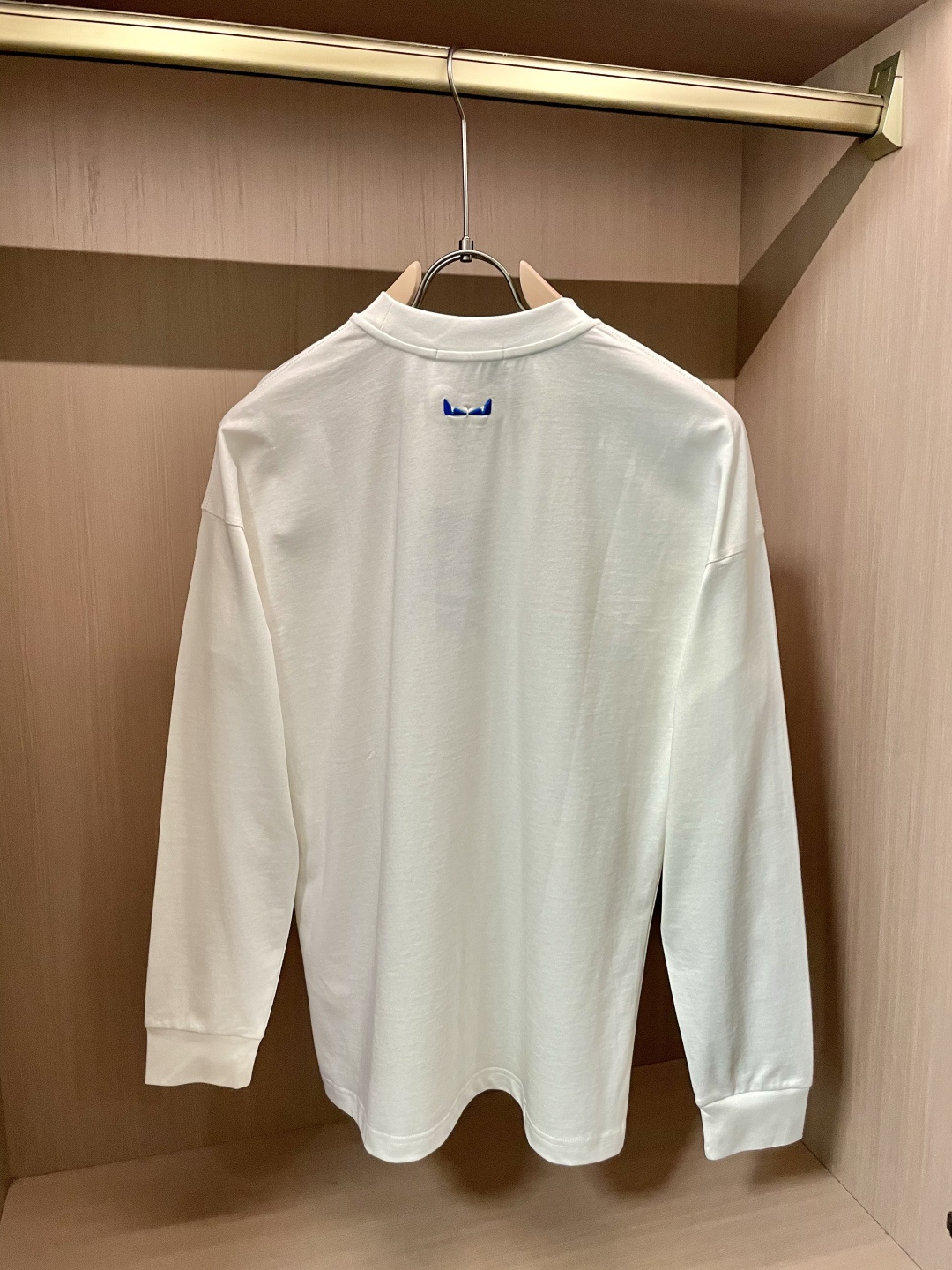 FD 25s秋冬最新款圆领打底套头T恤 面料采用优质精梳棉，入手便知非常柔软，上身亲肤感 极好！舒适透气