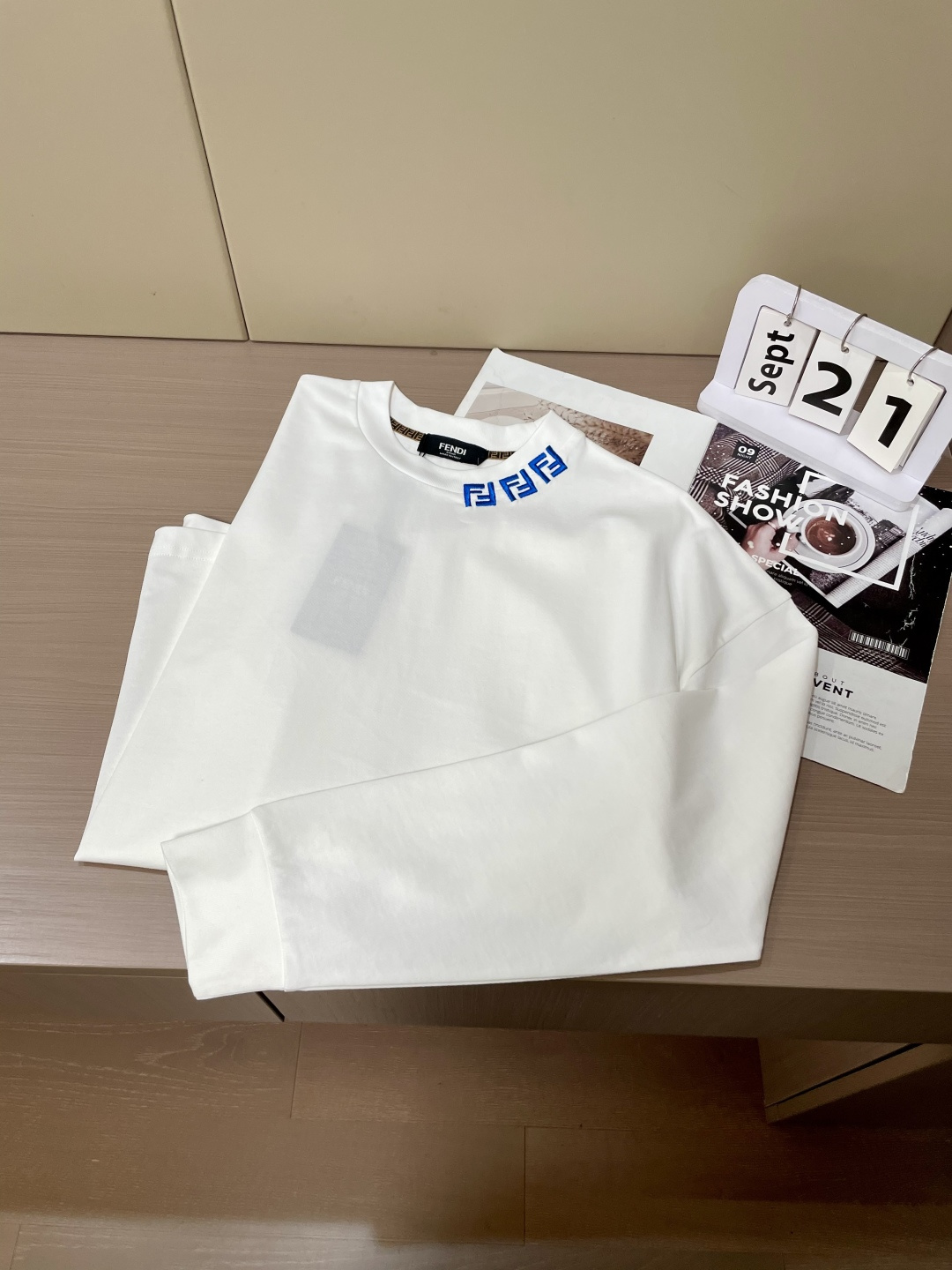 FD 25s秋冬最新款圆领打底套头T恤 面料采用优质精梳棉，入手便知非常柔软，上身亲肤感 极好！舒适透气