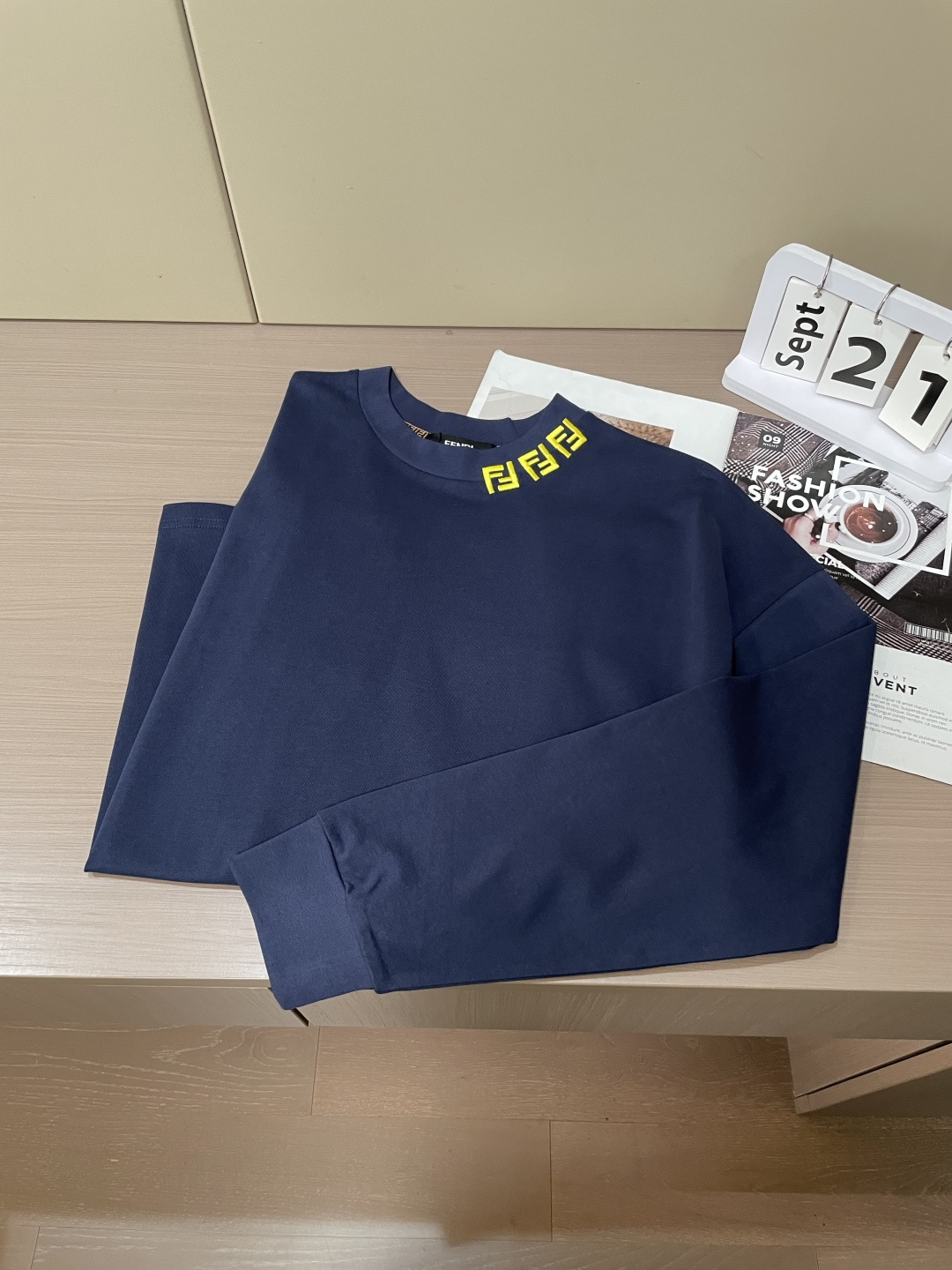 FD 25s秋冬最新款圆领打底套头T恤 面料采用优质精梳棉，入手便知非常柔软，上身亲肤感 极好！舒适透气