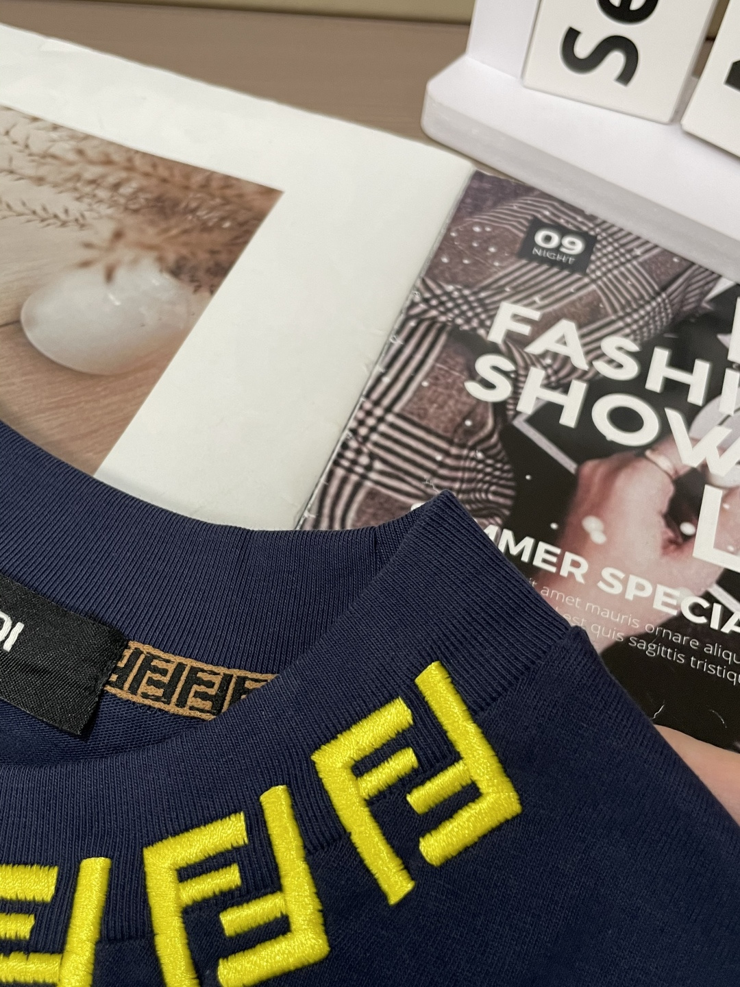 FD 25s秋冬最新款圆领打底套头T恤 面料采用优质精梳棉，入手便知非常柔软，上身亲肤感 极好！舒适透气