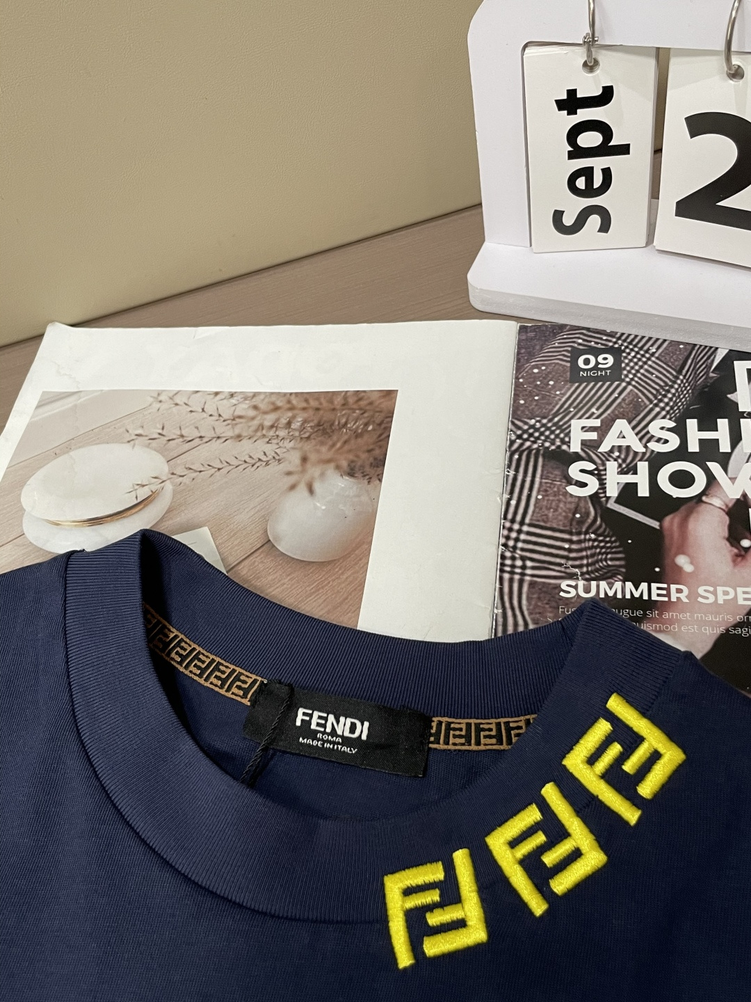 FD 25s秋冬最新款圆领打底套头T恤 面料采用优质精梳棉，入手便知非常柔软，上身亲肤感 极好！舒适透气