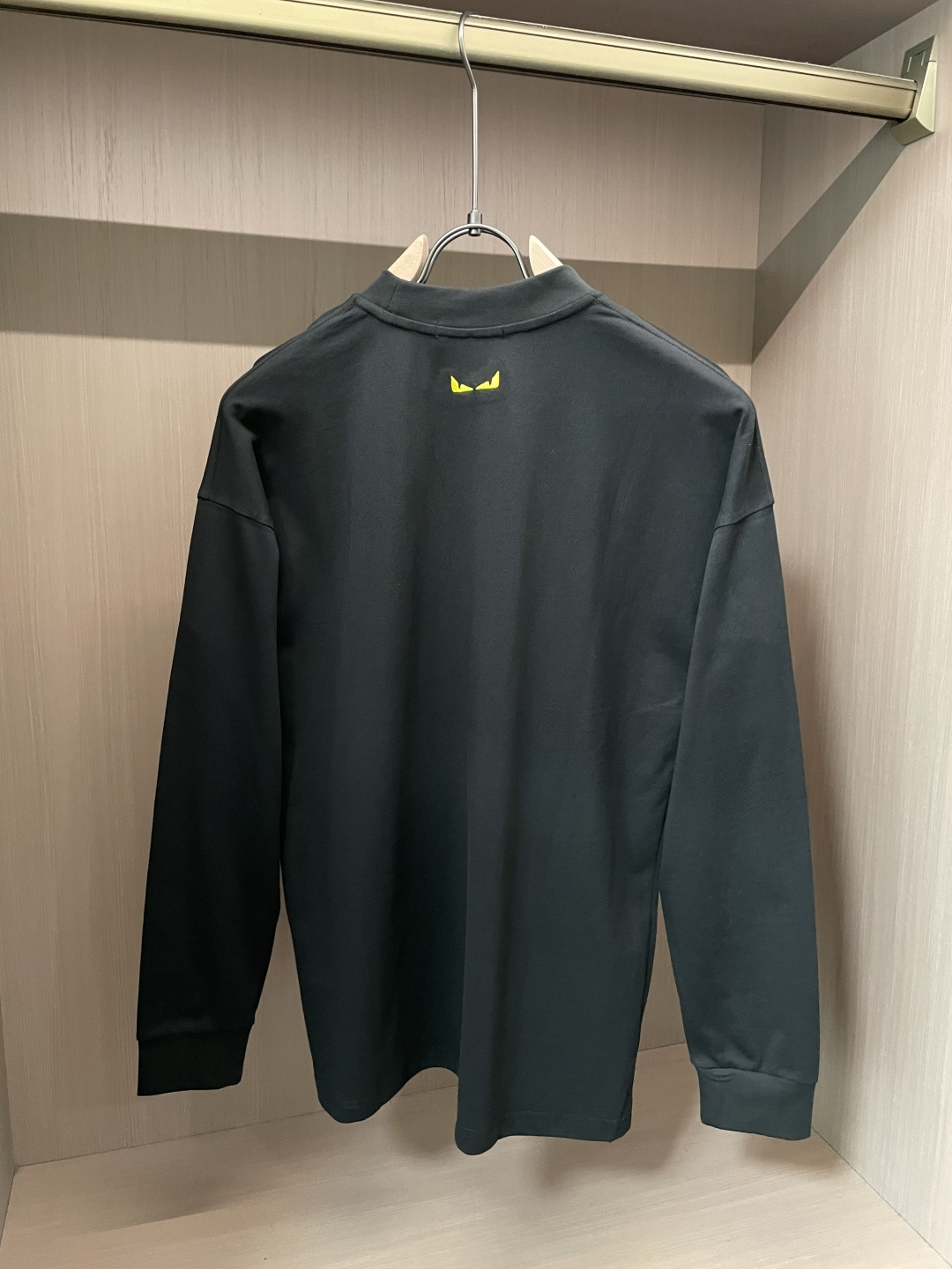 FD 25s秋冬最新款圆领打底套头T恤 面料采用优质精梳棉，入手便知非常柔软，上身亲肤感 极好！舒适透气