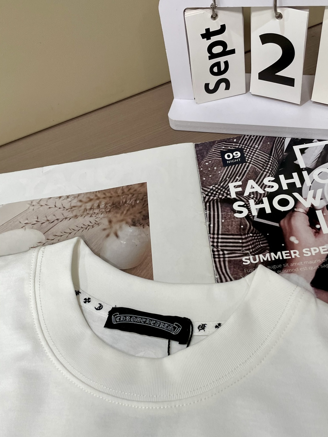 克罗心 25s秋冬最新款圆领打底套头T恤 面料采用优质精梳棉，入手便知非常柔软，上身亲肤感 极好！舒适透