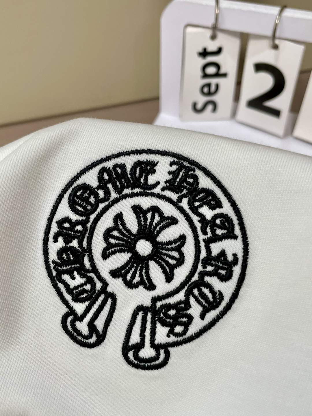 克罗心 25s秋冬最新款圆领打底套头T恤 面料采用优质精梳棉，入手便知非常柔软，上身亲肤感 极好！舒适透