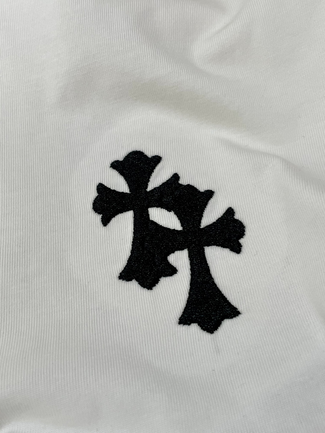 克罗心 25s秋冬最新款圆领打底套头T恤 面料采用优质精梳棉，入手便知非常柔软，上身亲肤感 极好！舒适透