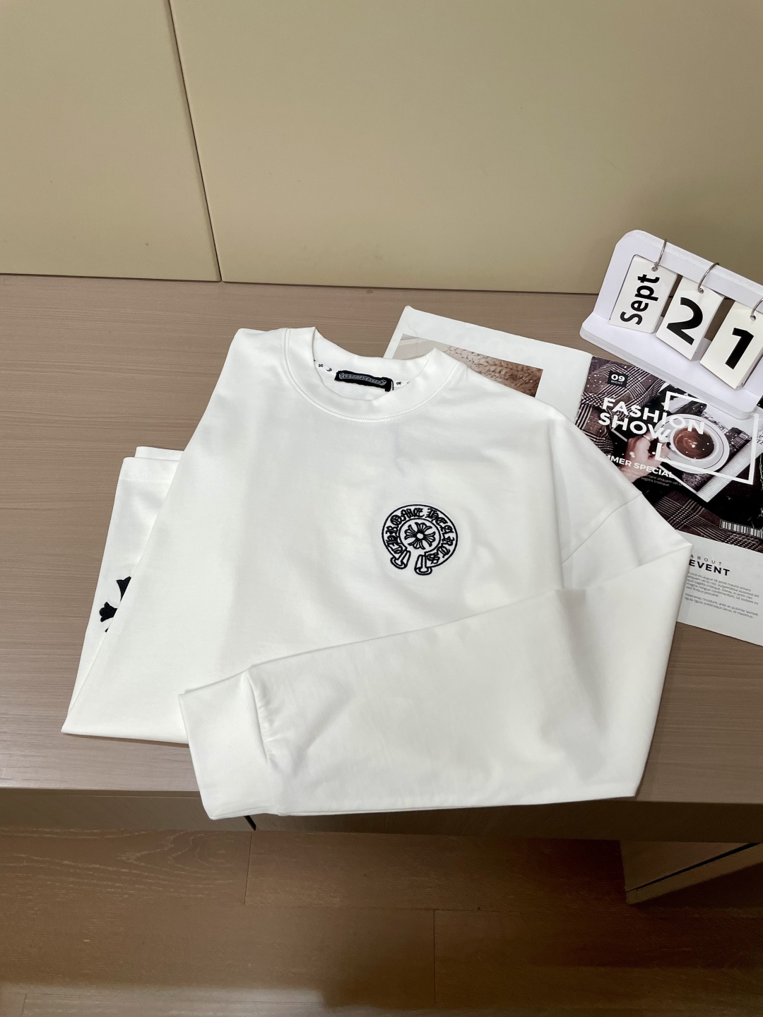 克罗心 25s秋冬最新款圆领打底套头T恤 面料采用优质精梳棉，入手便知非常柔软，上身亲肤感 极好！舒适透