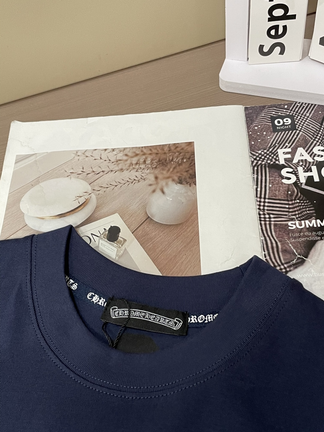 克罗心 25s秋冬最新款圆领打底套头T恤 面料采用优质精梳棉，入手便知非常柔软，上身亲肤感 极好！舒适透