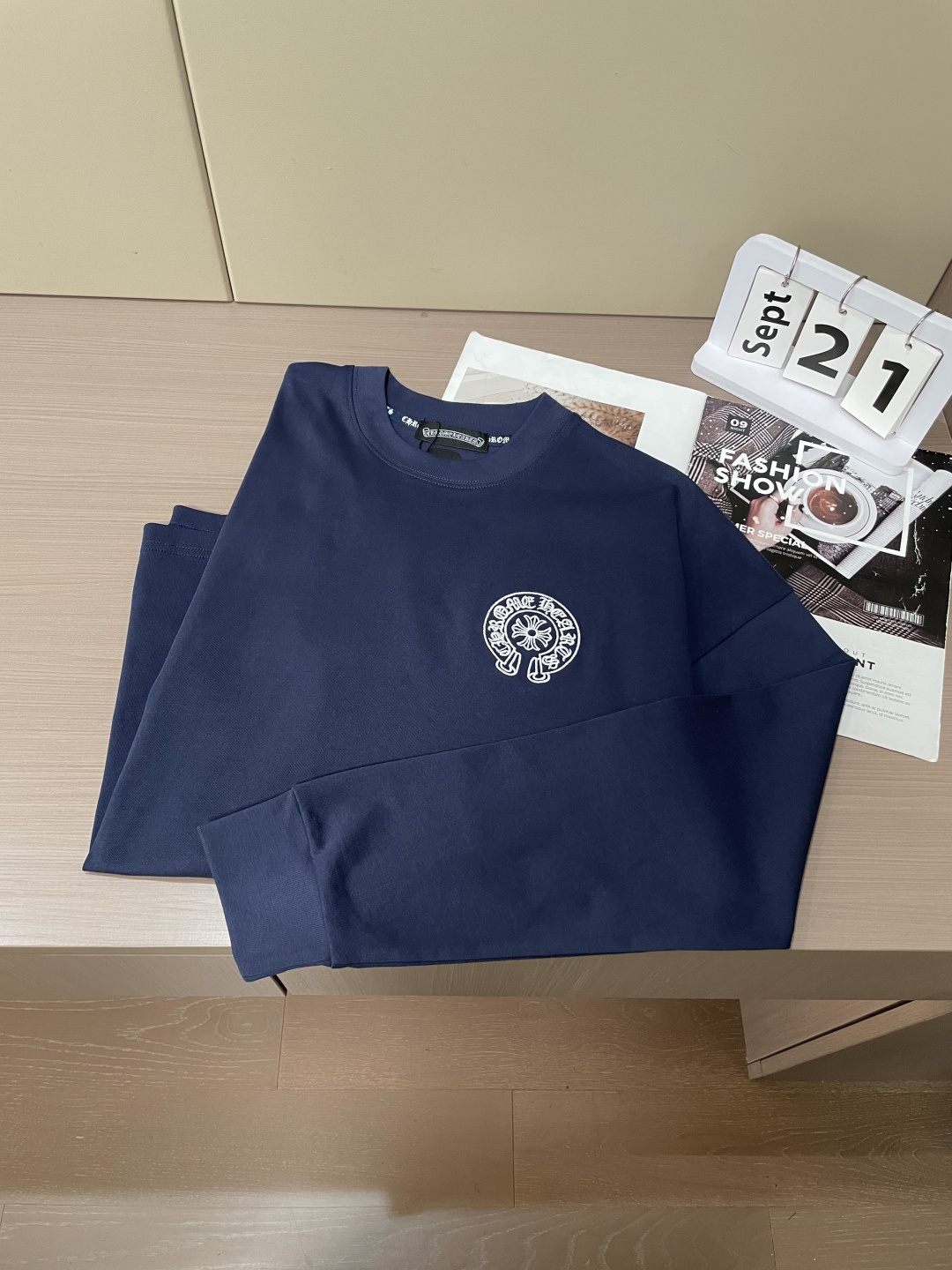 克罗心 25s秋冬最新款圆领打底套头T恤 面料采用优质精梳棉，入手便知非常柔软，上身亲肤感 极好！舒适透