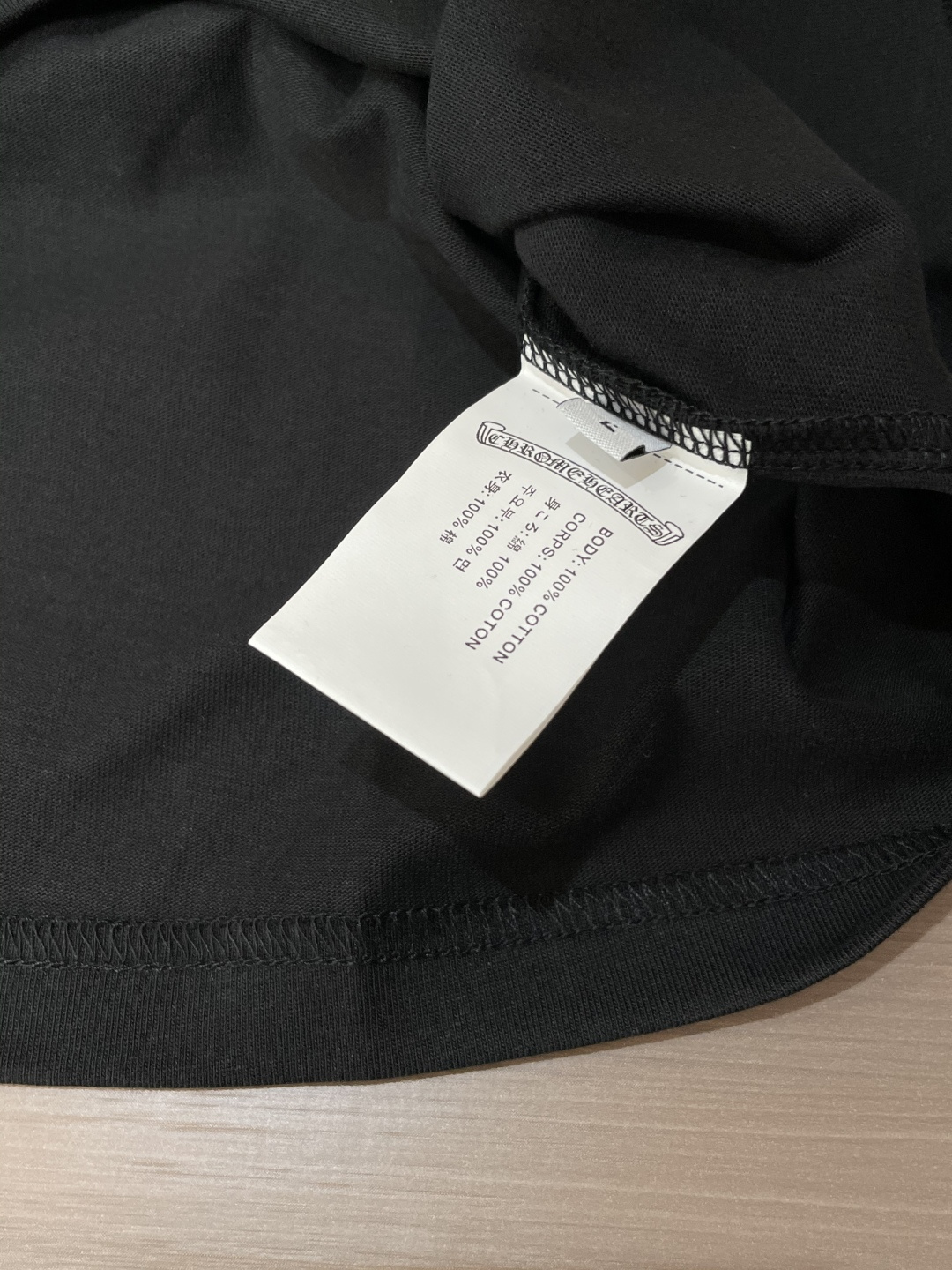 克罗心 25s秋冬最新款圆领打底套头T恤 面料采用优质精梳棉，入手便知非常柔软，上身亲肤感 极好！舒适透