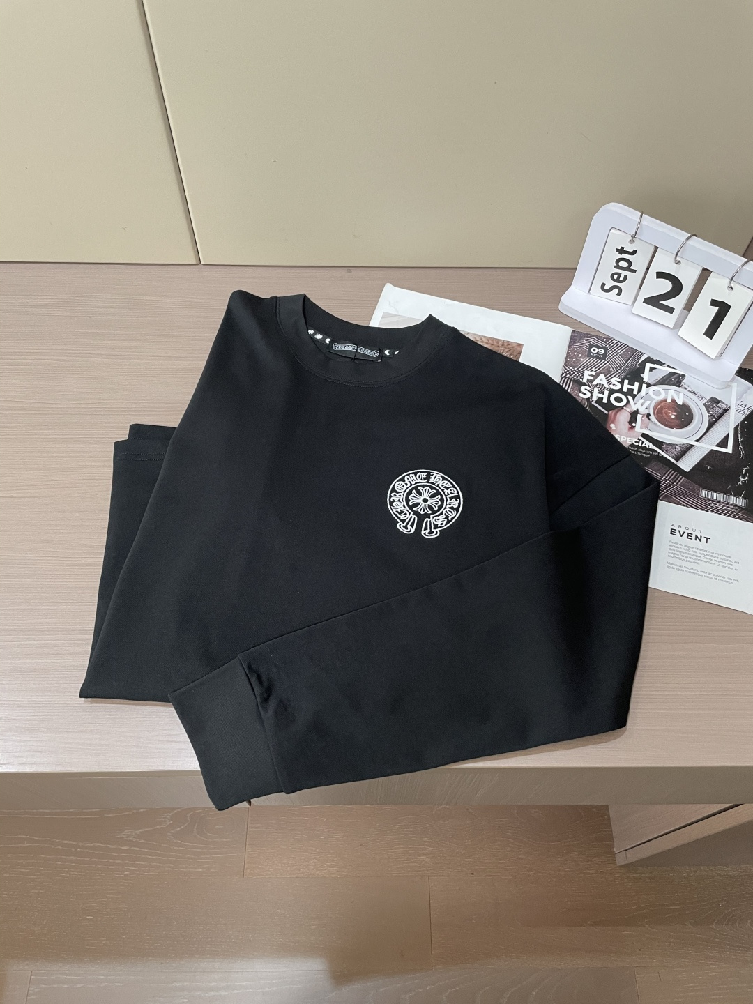 克罗心 25s秋冬最新款圆领打底套头T恤 面料采用优质精梳棉，入手便知非常柔软，上身亲肤感 极好！舒适透