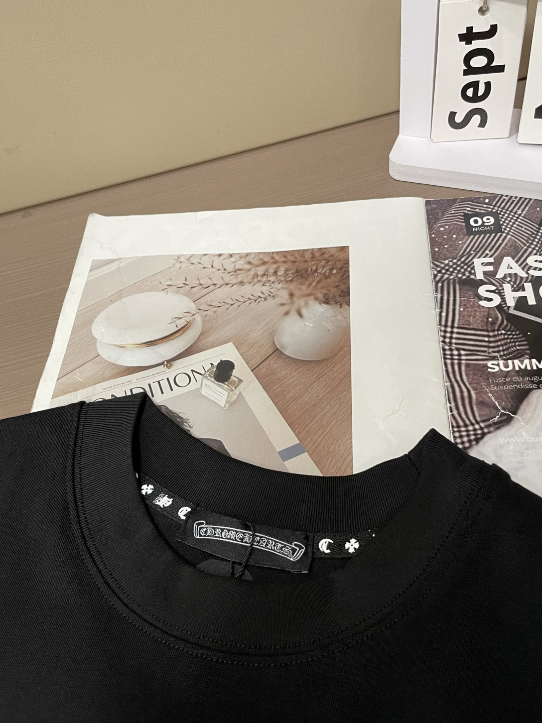 克罗心 25s秋冬最新款圆领打底套头T恤 面料采用优质精梳棉，入手便知非常柔软，上身亲肤感 极好！舒适透