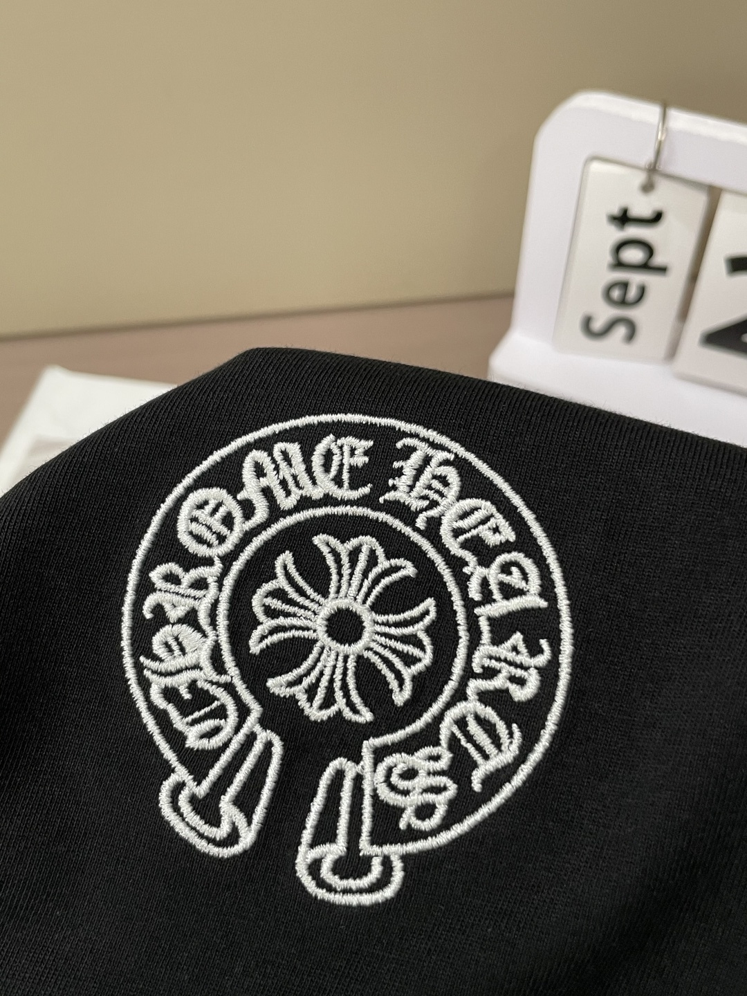 克罗心 25s秋冬最新款圆领打底套头T恤 面料采用优质精梳棉，入手便知非常柔软，上身亲肤感 极好！舒适透