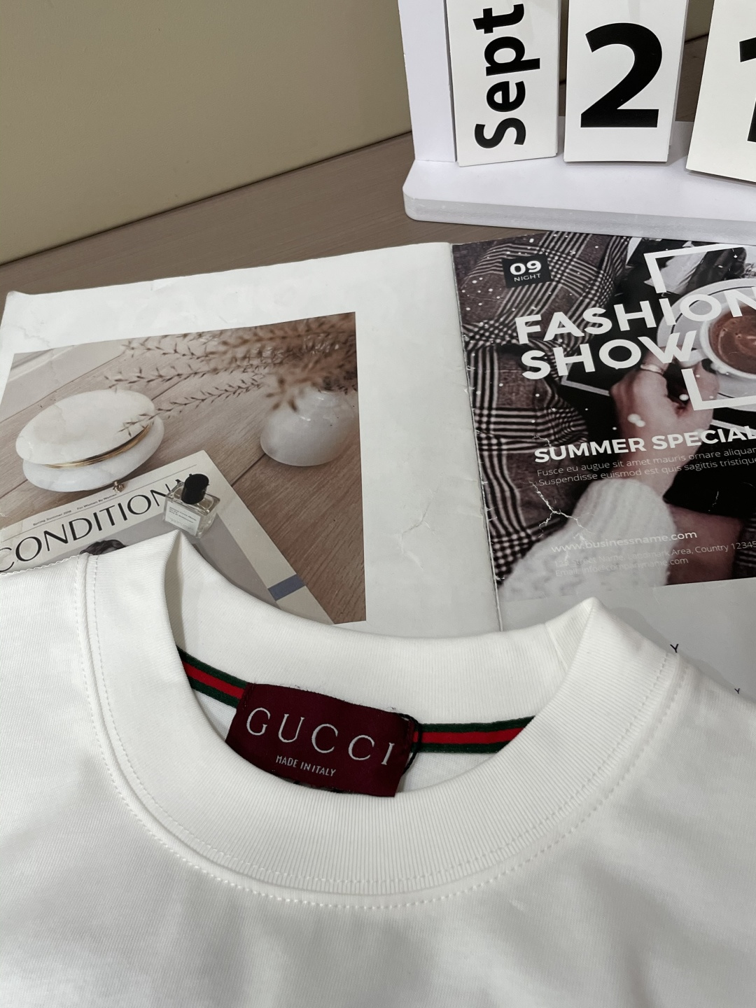 Gucc 25s秋冬最新款圆领打底套头T恤 面料采用优质精梳棉，入手便知非常柔软，上身亲肤感 极好！舒适