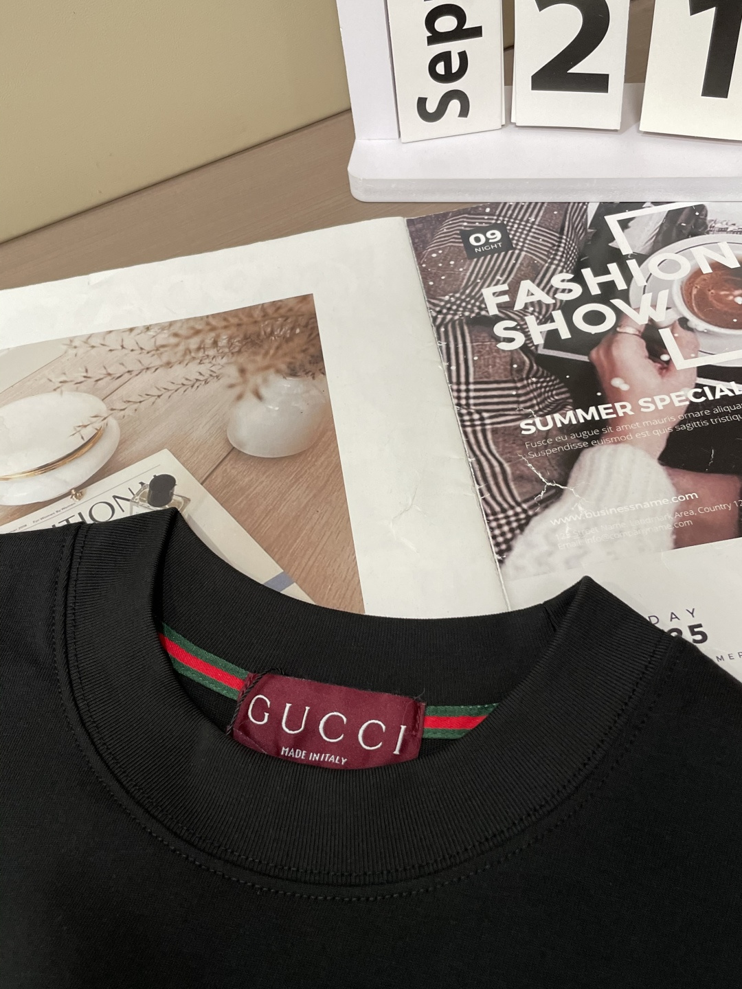 Gucc 25s秋冬最新款圆领打底套头T恤 面料采用优质精梳棉，入手便知非常柔软，上身亲肤感 极好！舒适