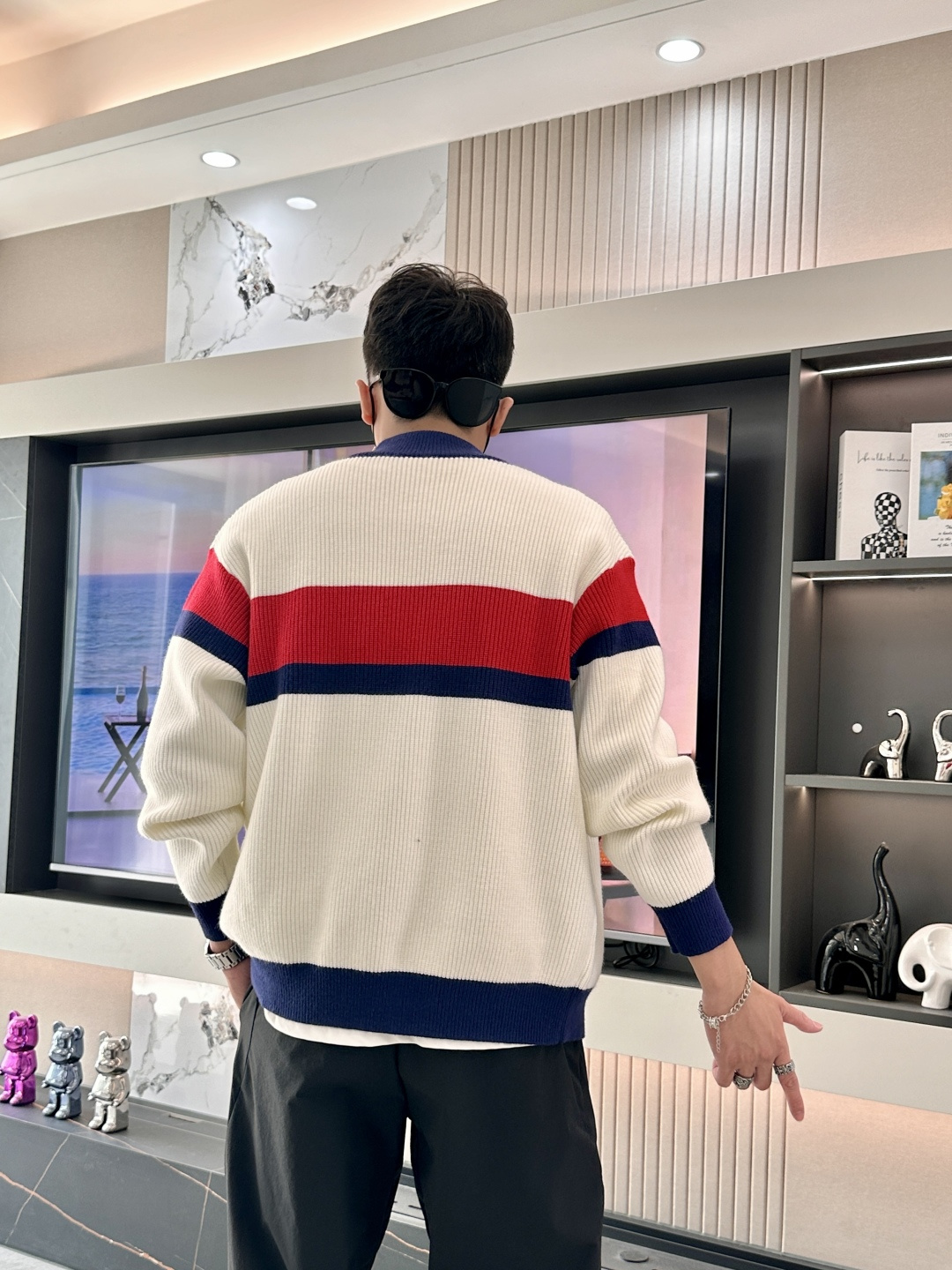 Gucc 爆款 2025秋冬 高级定制 都市风十足 加厚款开衫毛衣。 采用进口羊毛混纺面料 柔软细腻 男