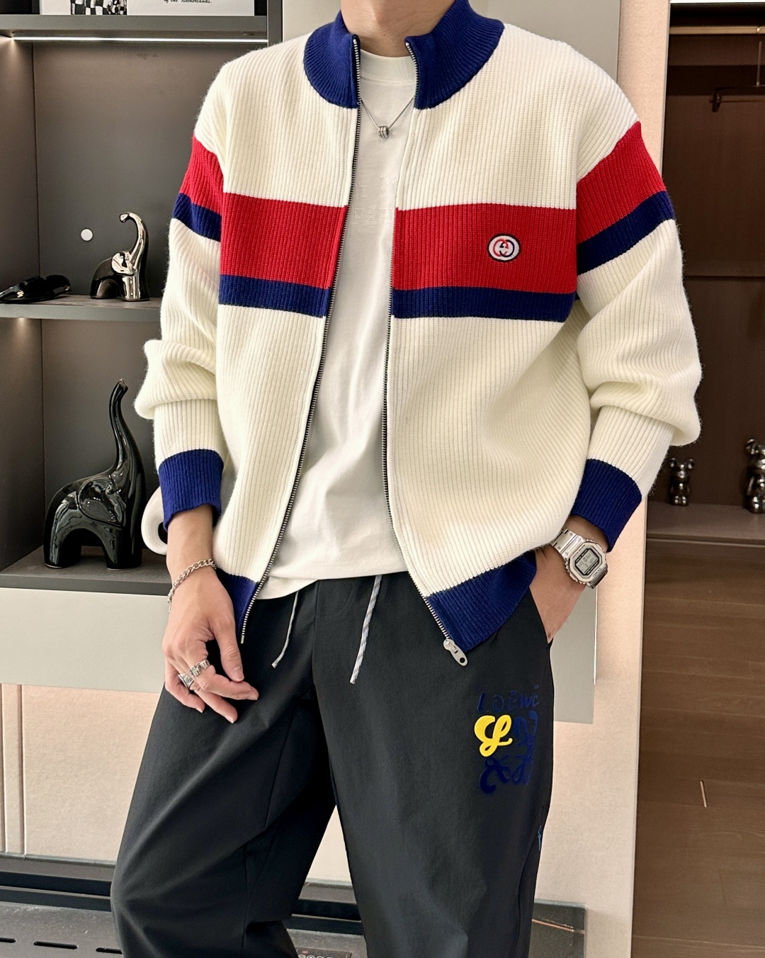 Gucc 爆款 2025秋冬 高级定制 都市风十足 加厚款开衫毛衣。 采用进口羊毛混纺面料 柔软细腻 男
