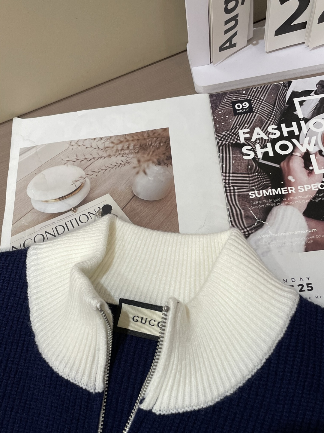 Gucc 爆款 2025秋冬 高级定制 都市风十足 加厚款开衫毛衣。 采用进口羊毛混纺面料 柔软细腻 男